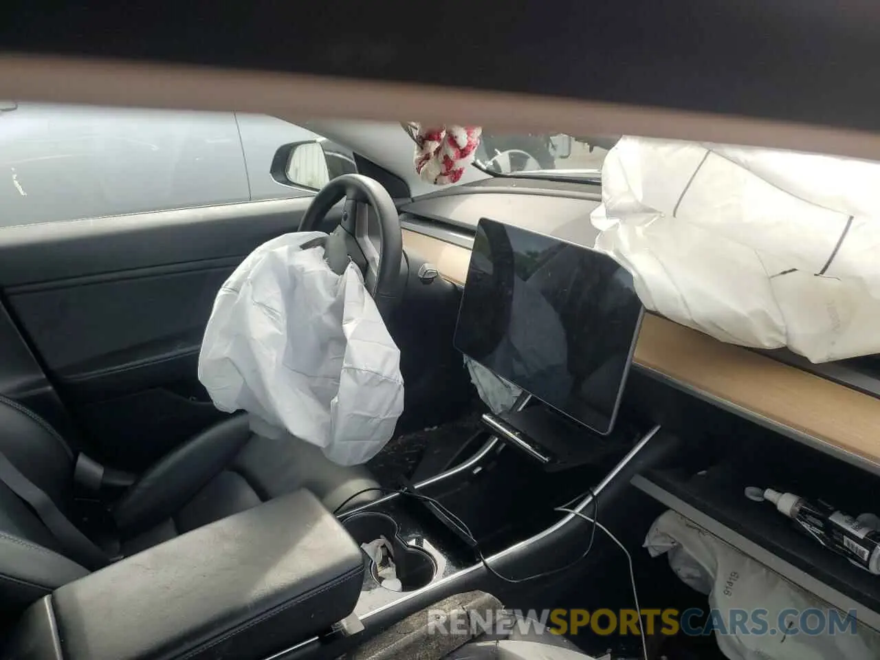 9 Photograph of a damaged car 5YJ3E1EB8LF599475 TESLA MODEL 3 2020