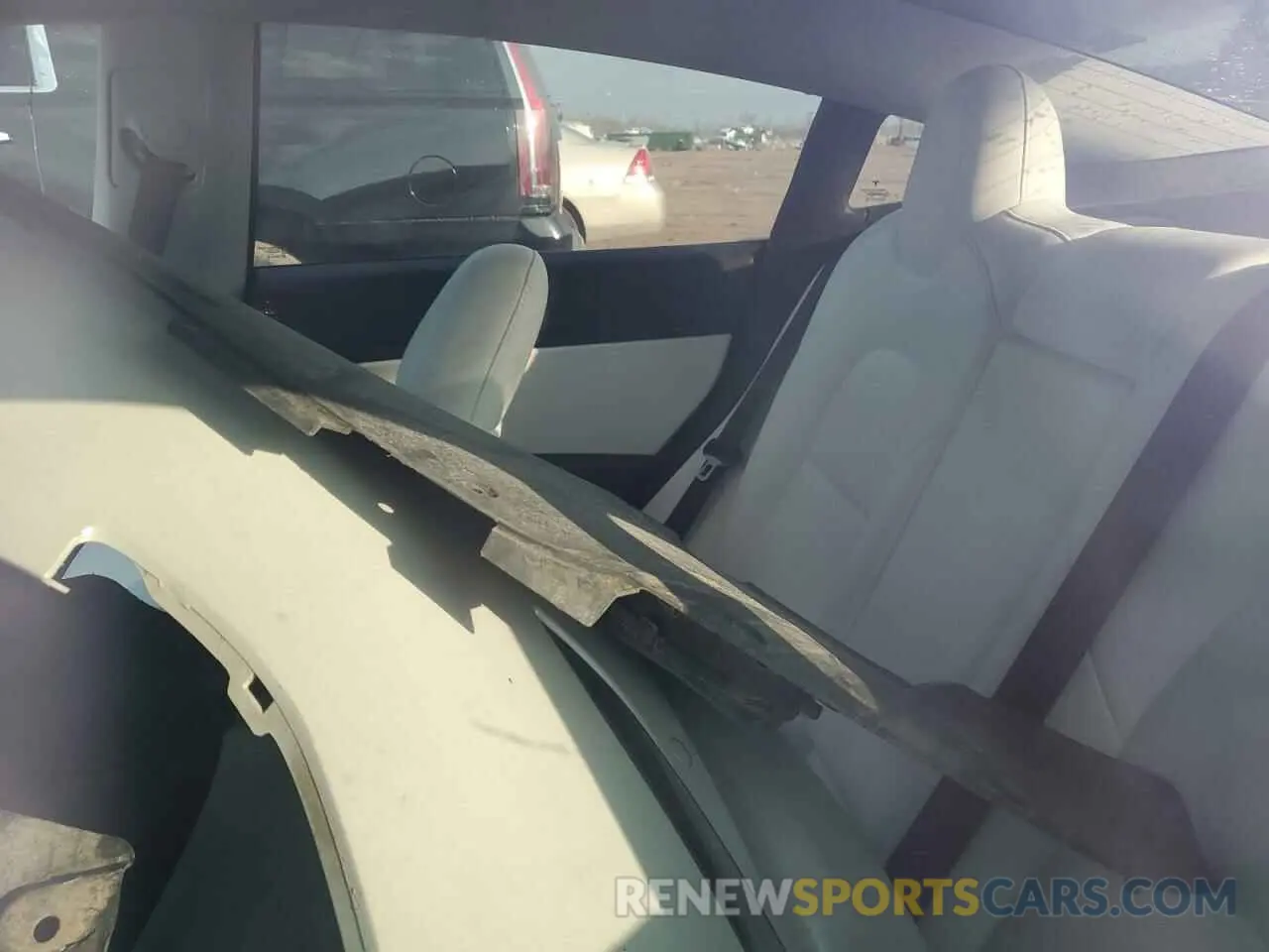 10 Photograph of a damaged car 5YJ3E1EB8LF640168 TESLA MODEL 3 2020