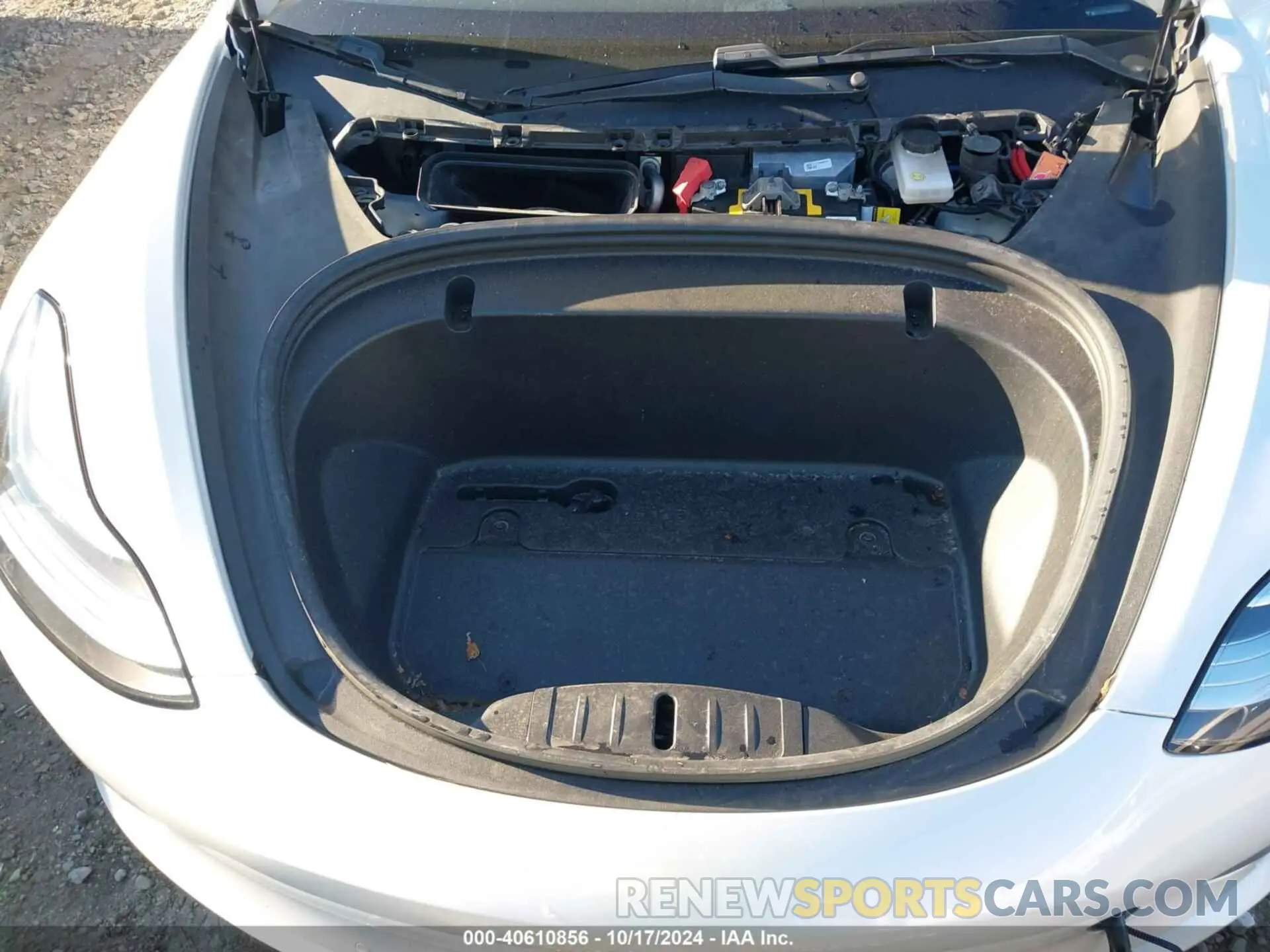 10 Photograph of a damaged car 5YJ3E1EB8LF640607 TESLA MODEL 3 2020