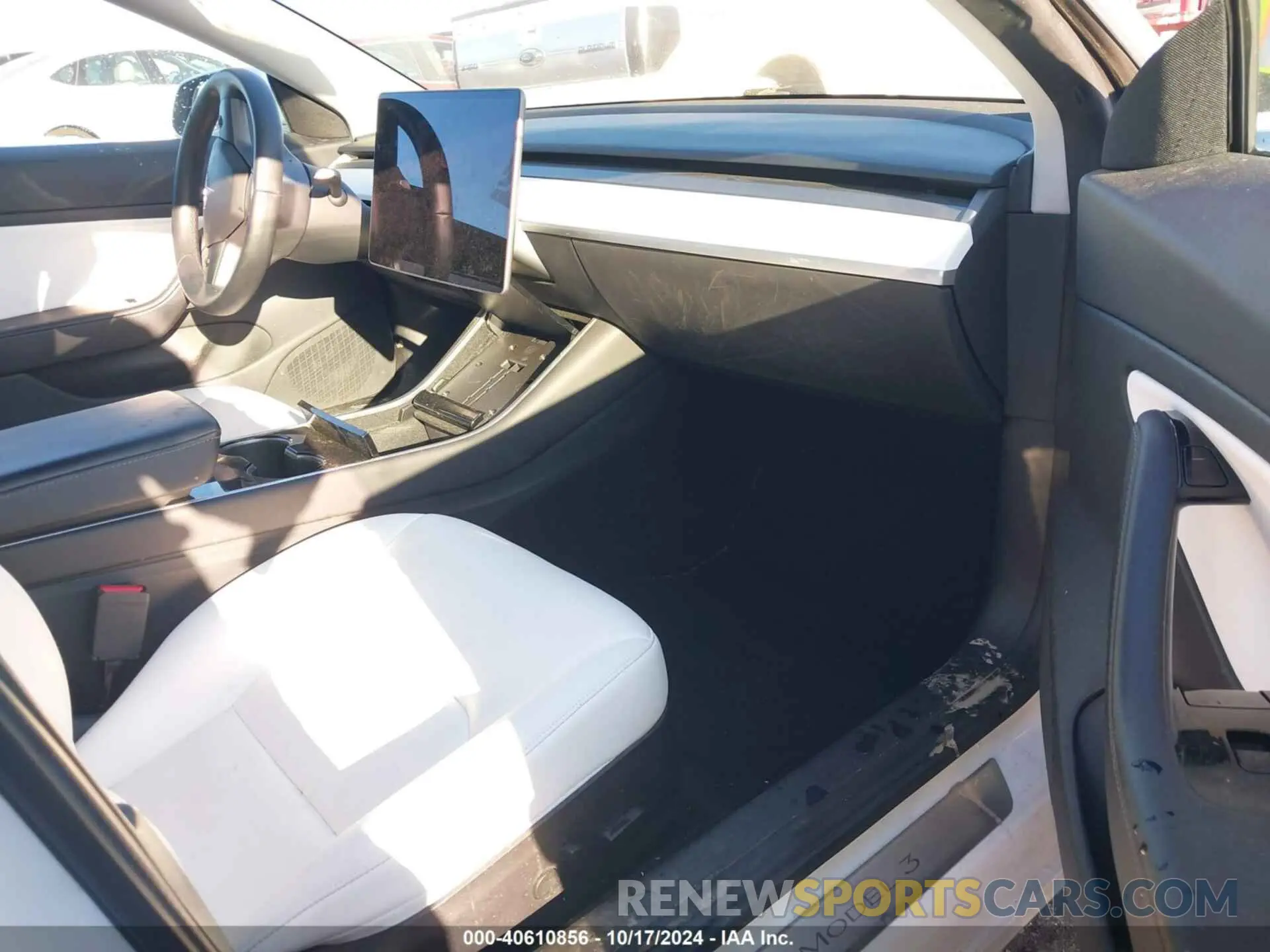 5 Photograph of a damaged car 5YJ3E1EB8LF640607 TESLA MODEL 3 2020