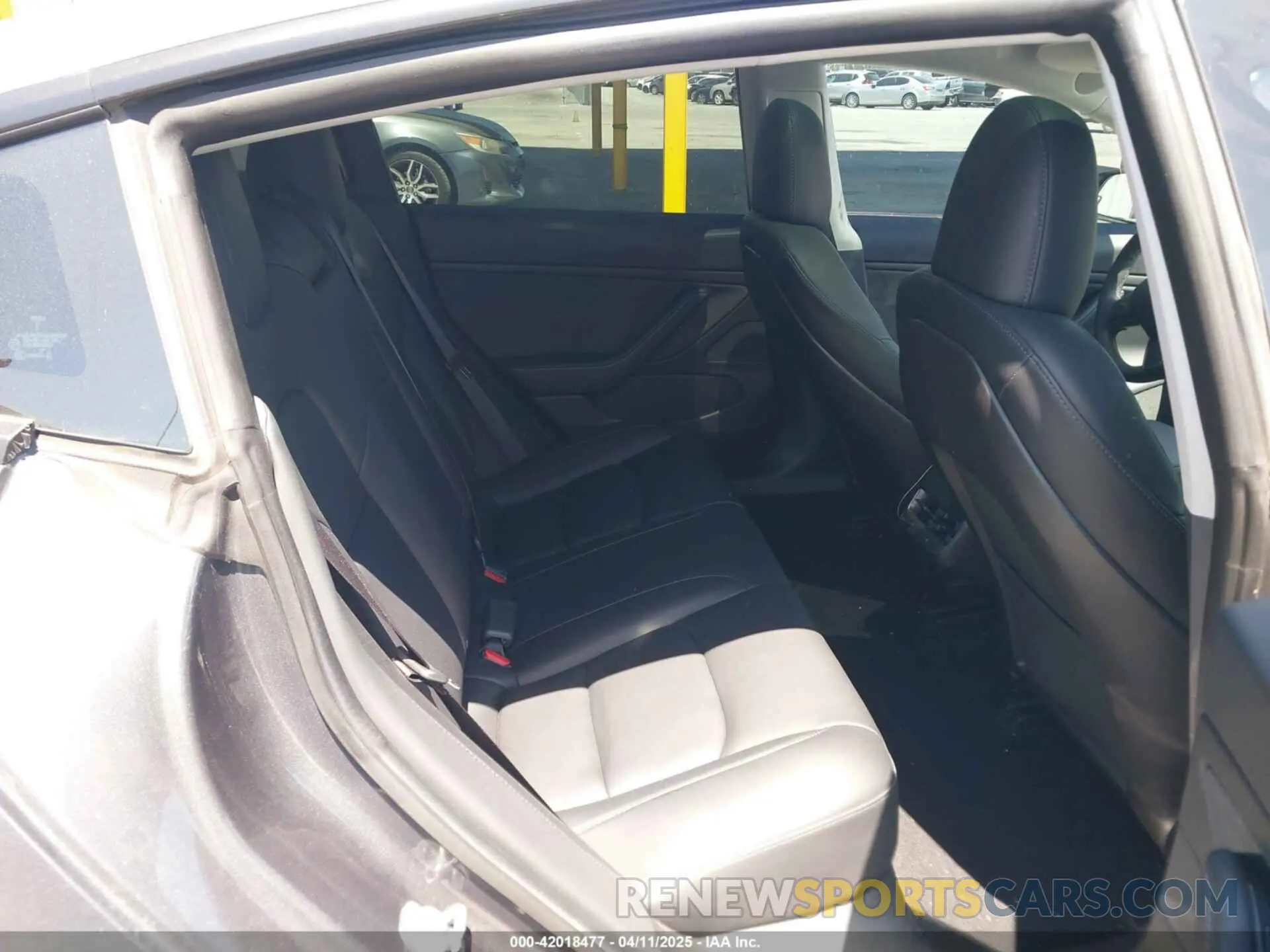 8 Photograph of a damaged car 5YJ3E1EB8LF646424 TESLA MODEL 3 2020