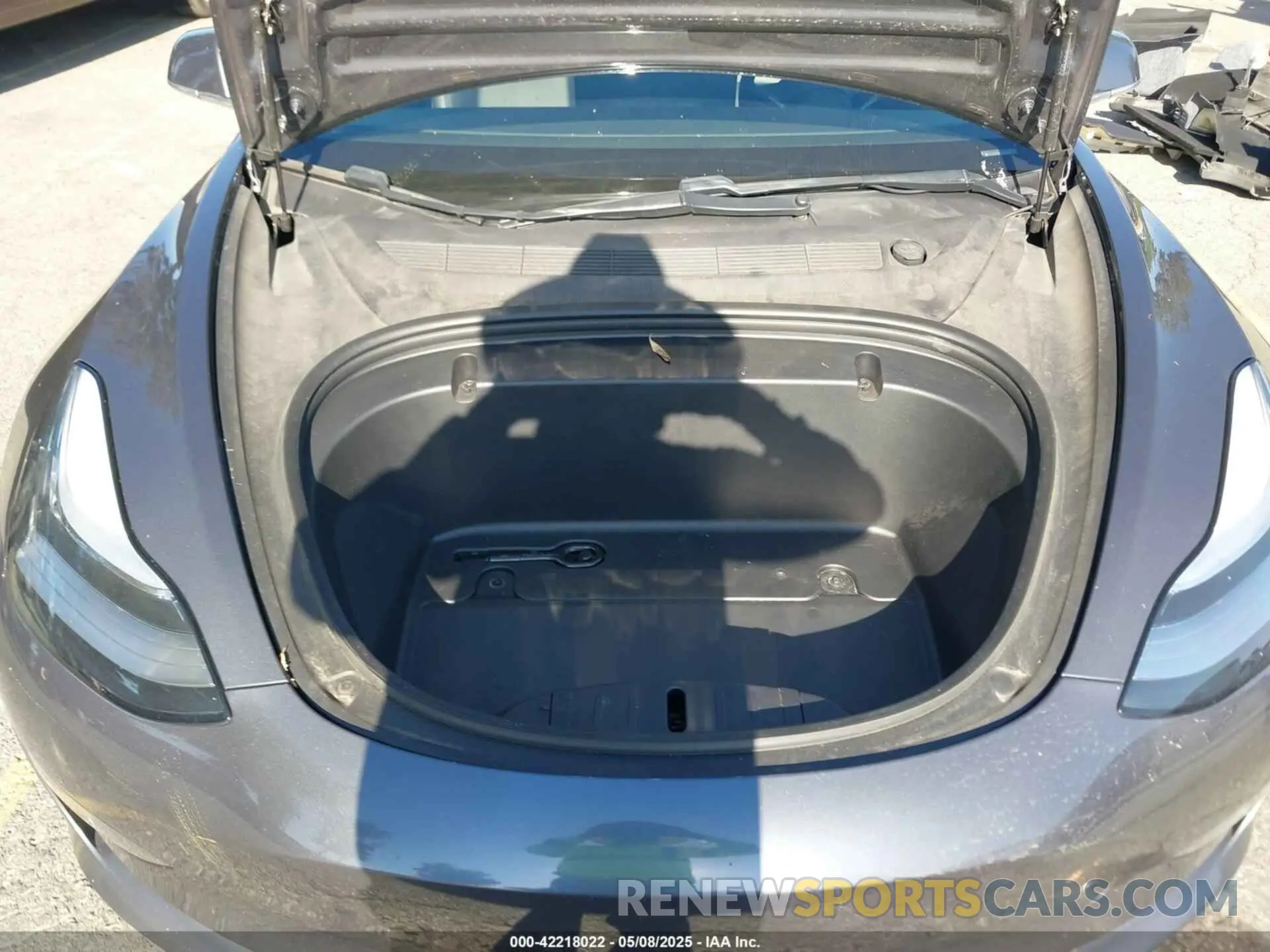 10 Photograph of a damaged car 5YJ3E1EB8LF646455 TESLA MODEL 3 2020