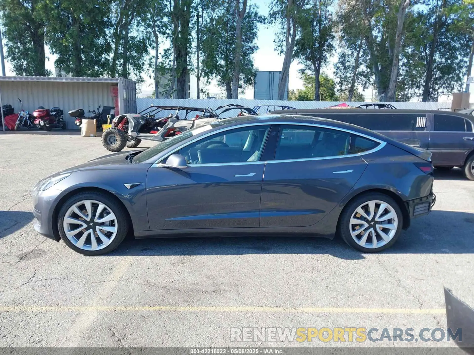 15 Photograph of a damaged car 5YJ3E1EB8LF646455 TESLA MODEL 3 2020
