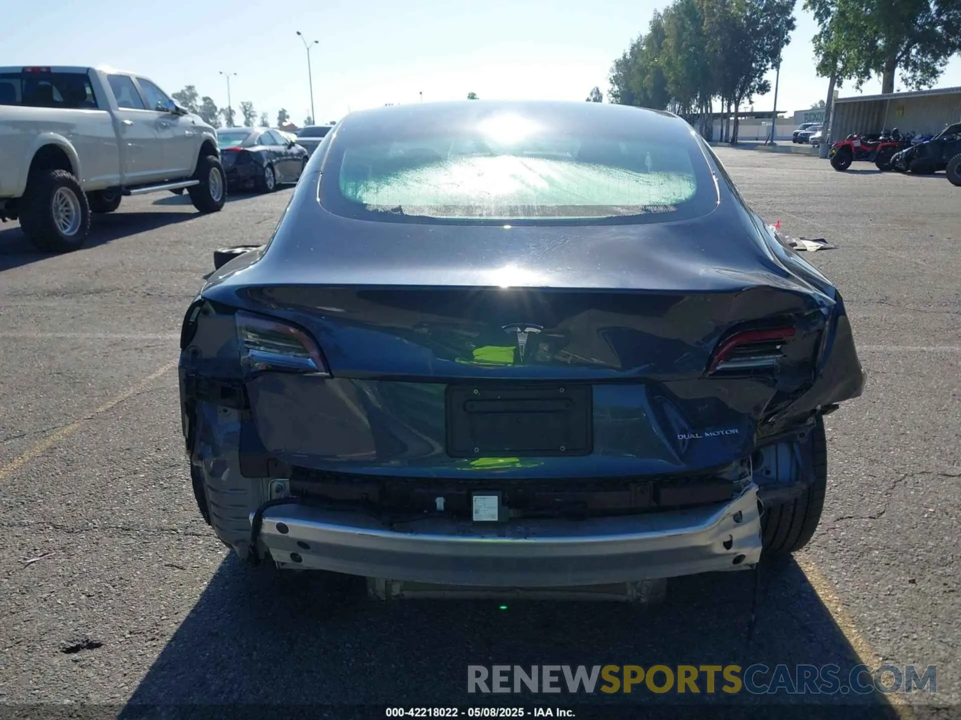 17 Photograph of a damaged car 5YJ3E1EB8LF646455 TESLA MODEL 3 2020