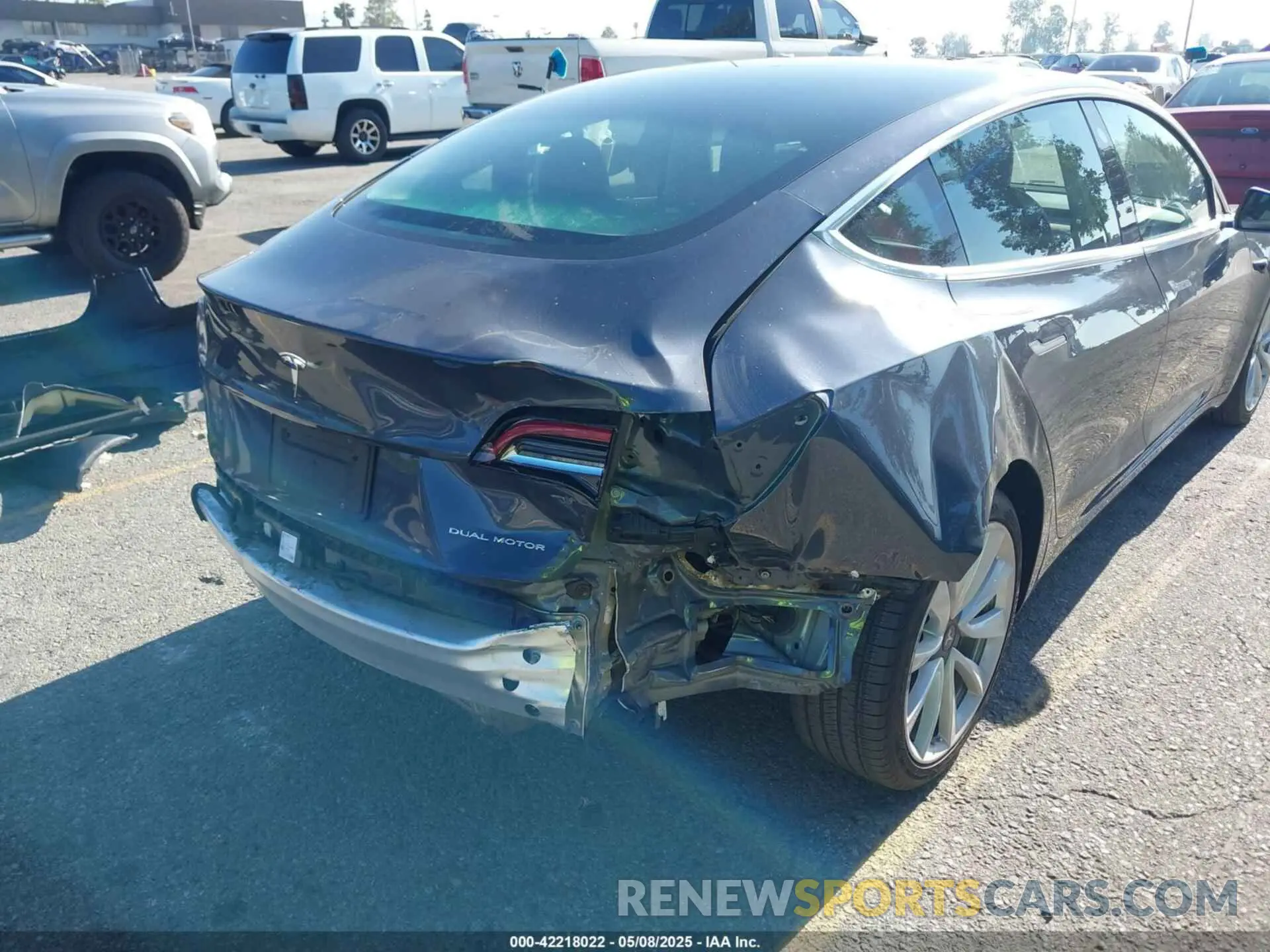 6 Photograph of a damaged car 5YJ3E1EB8LF646455 TESLA MODEL 3 2020