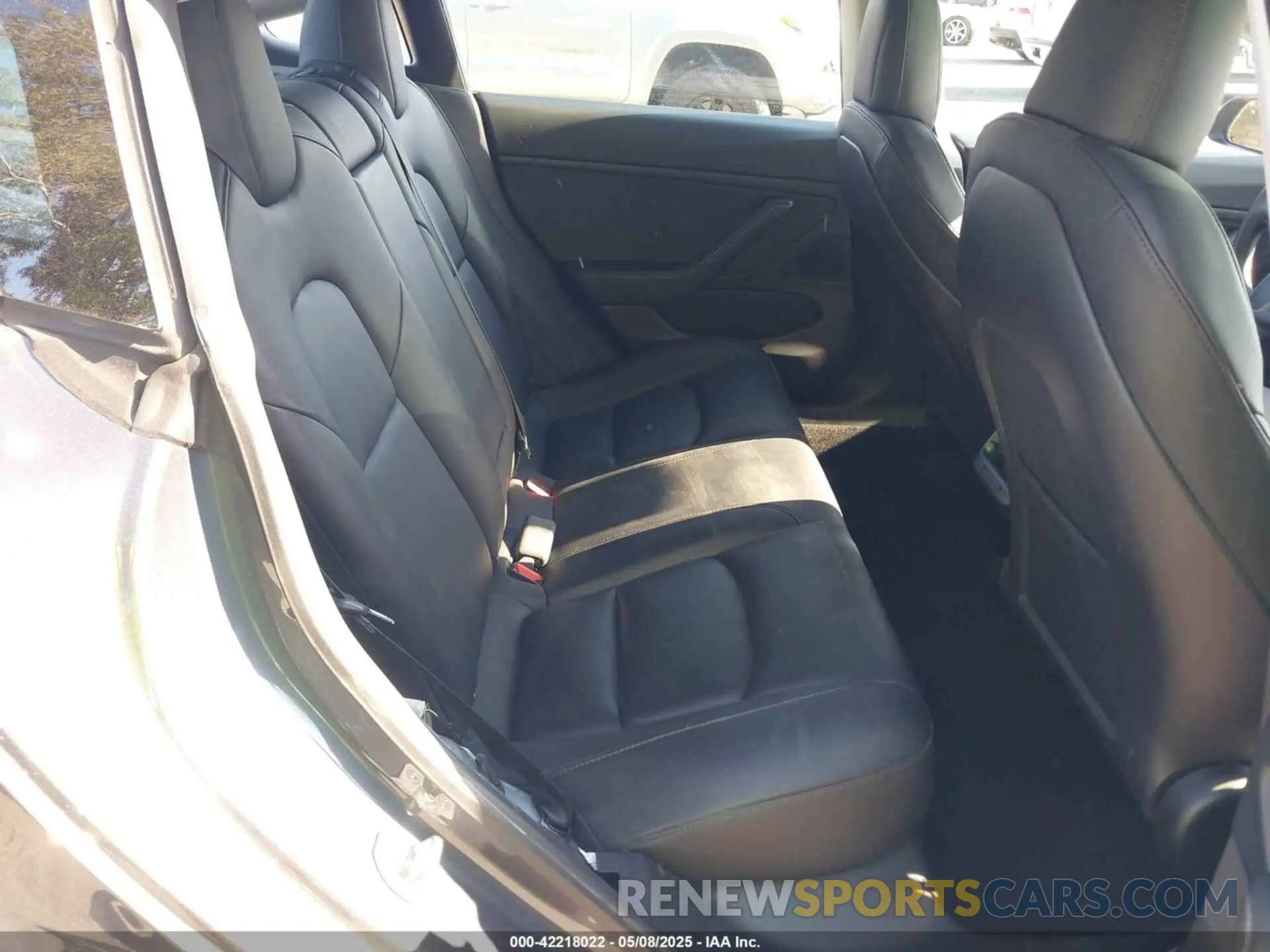 8 Photograph of a damaged car 5YJ3E1EB8LF646455 TESLA MODEL 3 2020