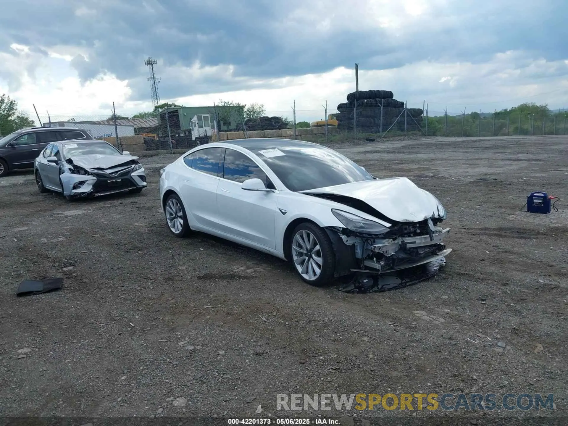 1 Photograph of a damaged car 5YJ3E1EB8LF667404 TESLA MODEL 3 2020