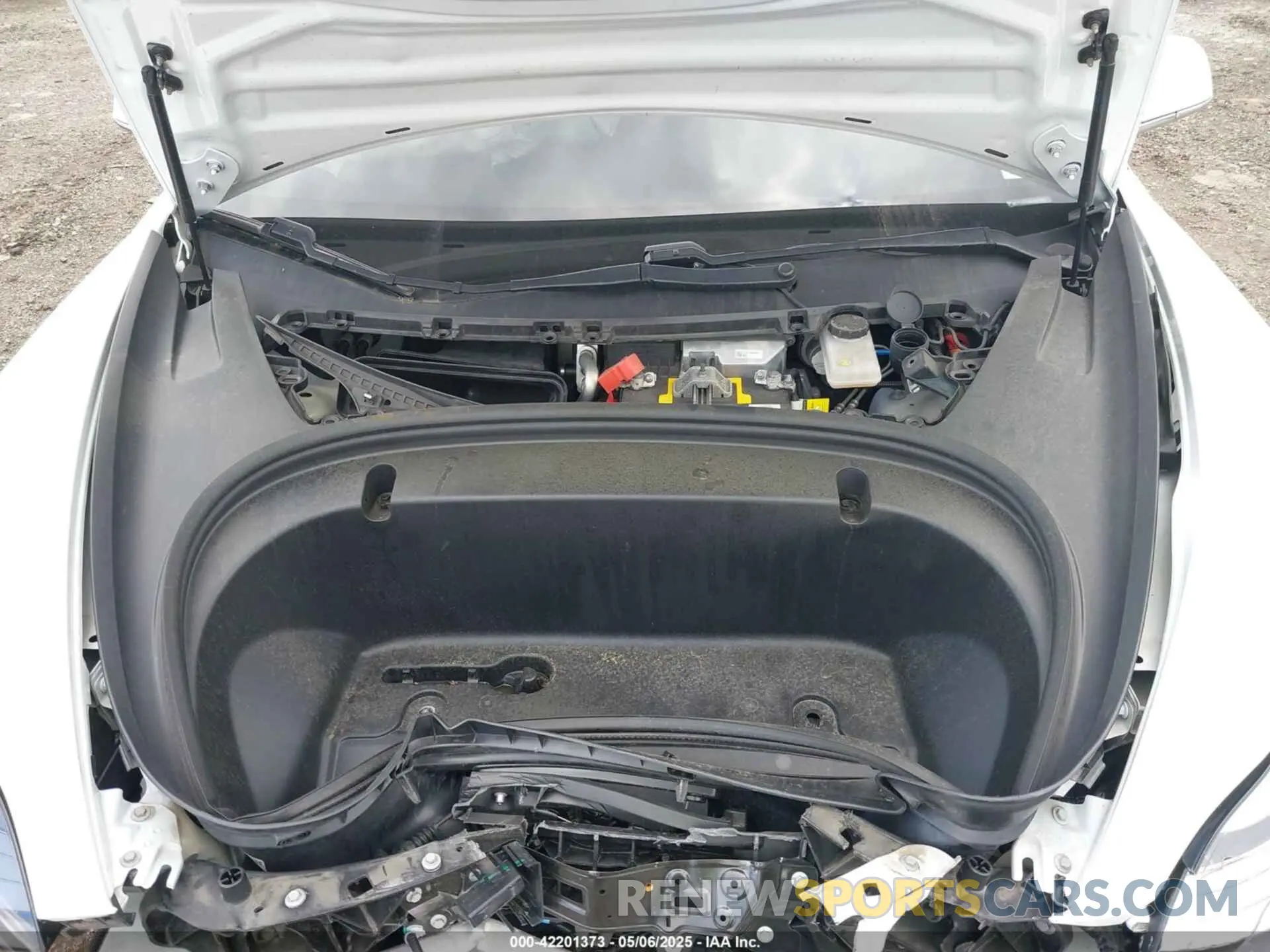 10 Photograph of a damaged car 5YJ3E1EB8LF667404 TESLA MODEL 3 2020