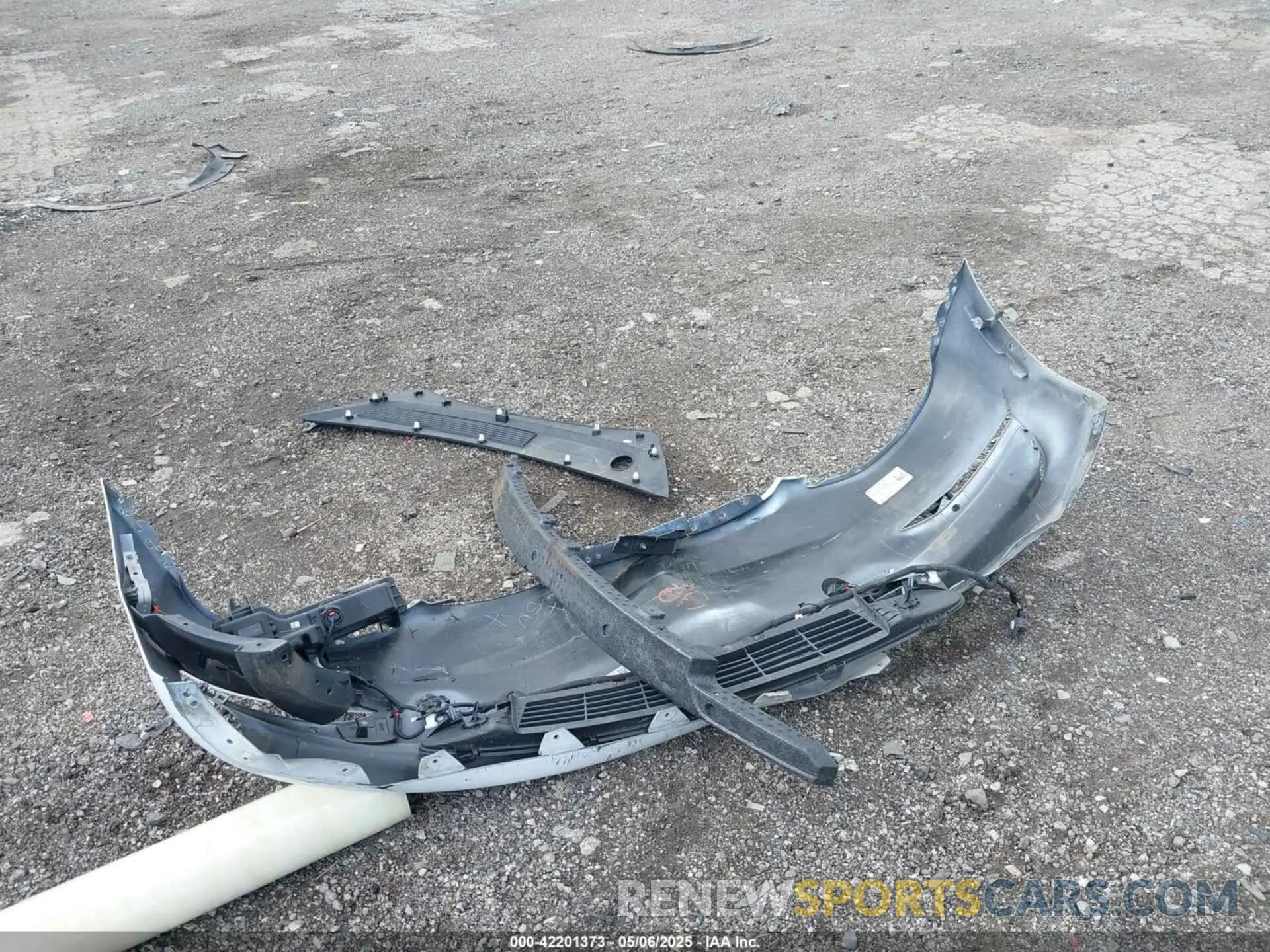 12 Photograph of a damaged car 5YJ3E1EB8LF667404 TESLA MODEL 3 2020