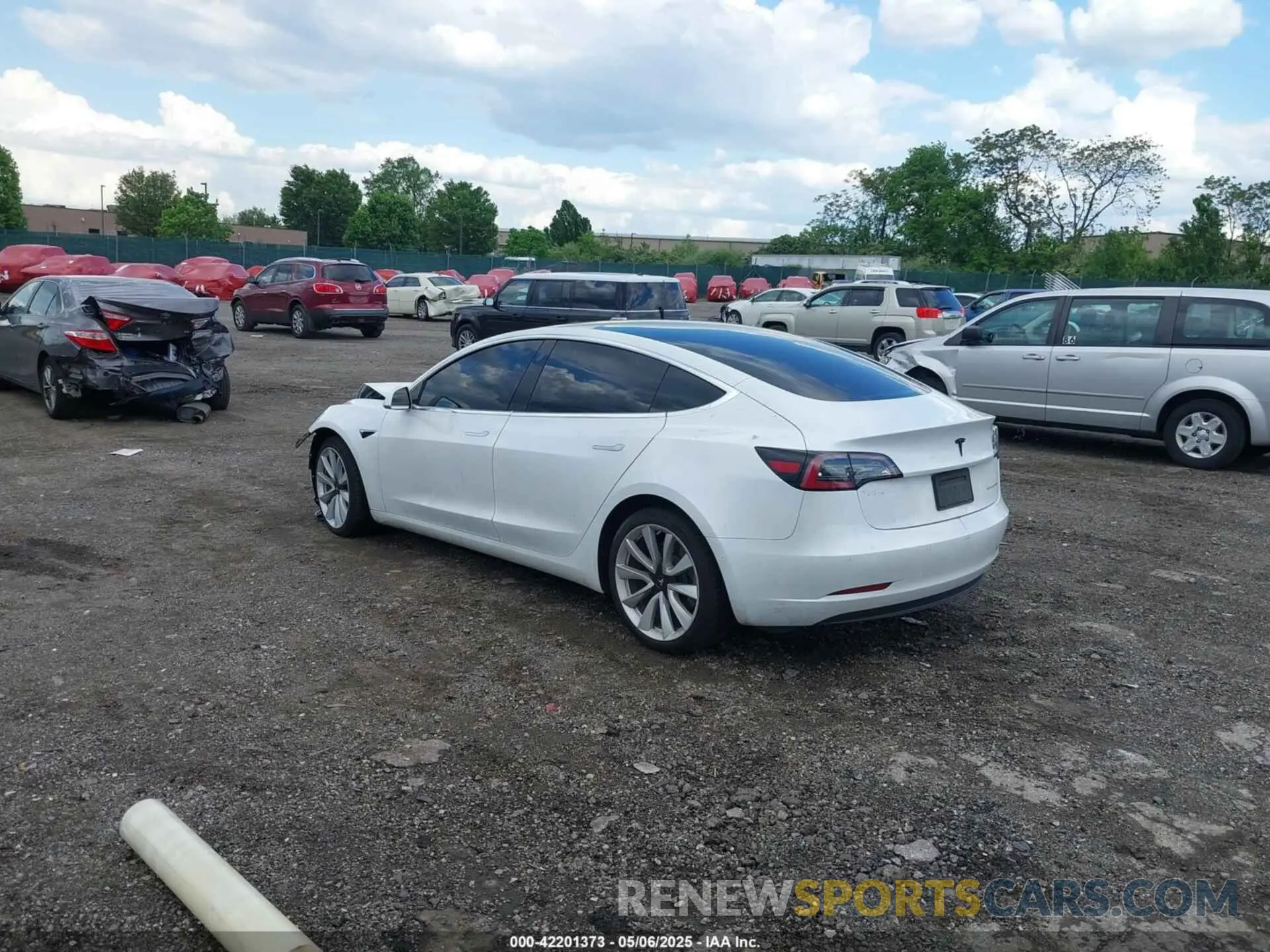 3 Photograph of a damaged car 5YJ3E1EB8LF667404 TESLA MODEL 3 2020