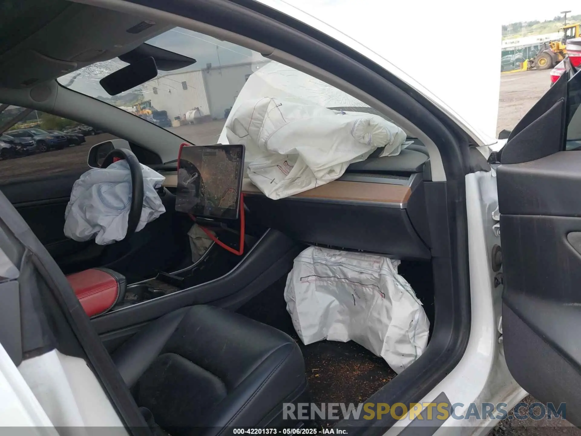 5 Photograph of a damaged car 5YJ3E1EB8LF667404 TESLA MODEL 3 2020