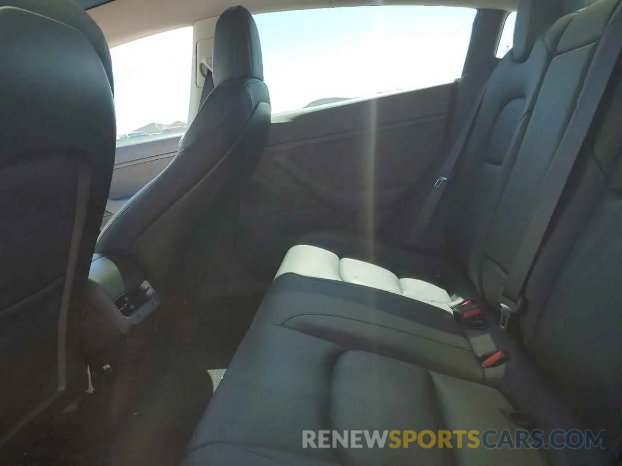 10 Photograph of a damaged car 5YJ3E1EB8LF712308 TESLA MODEL 3 2020