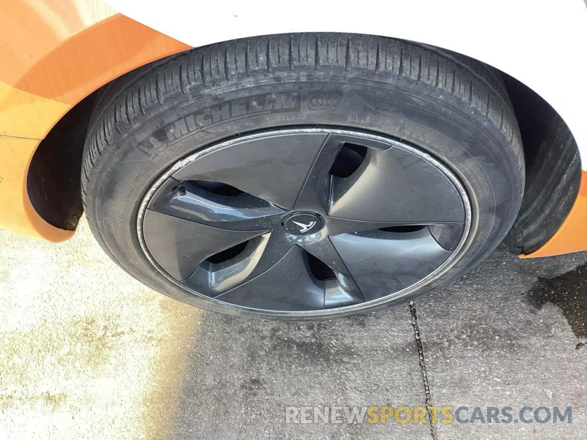 18 Photograph of a damaged car 5YJ3E1EB8LF795044 TESLA MODEL 3 2020