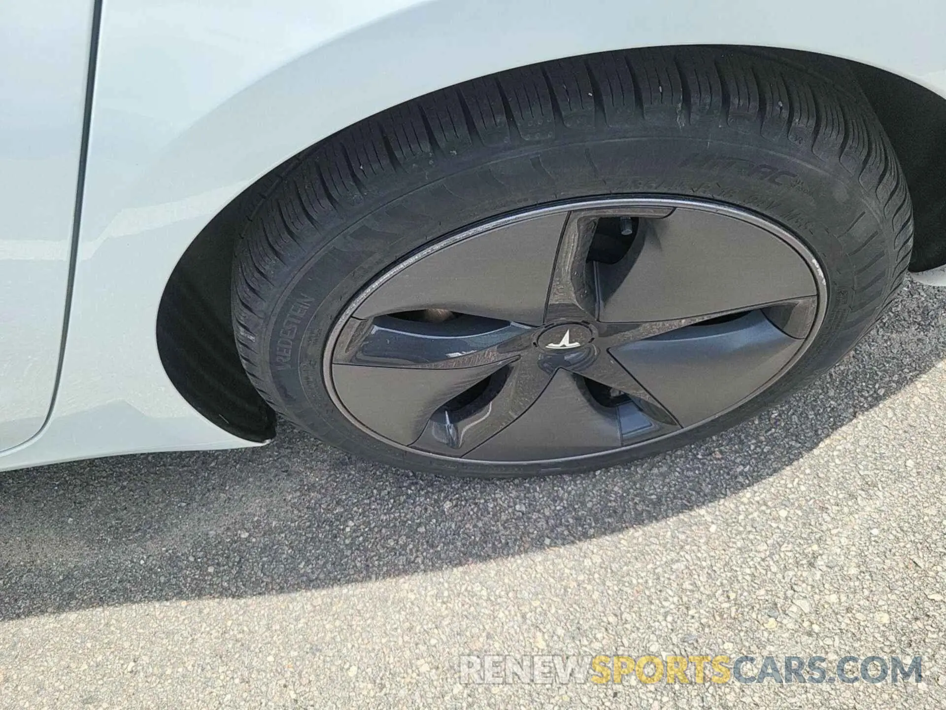 20 Photograph of a damaged car 5YJ3E1EB8LF795108 TESLA MODEL 3 2020