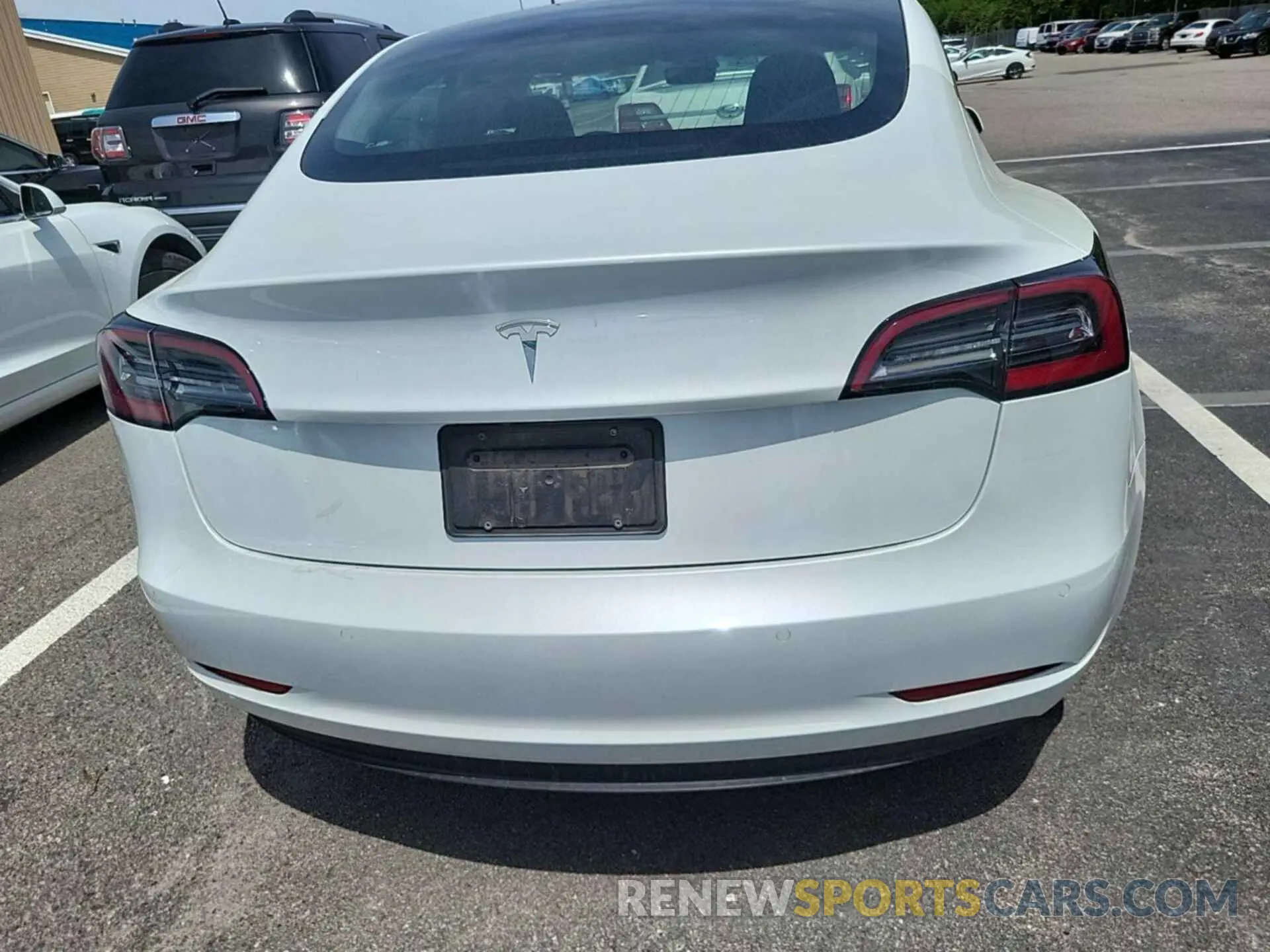 24 Photograph of a damaged car 5YJ3E1EB8LF795108 TESLA MODEL 3 2020