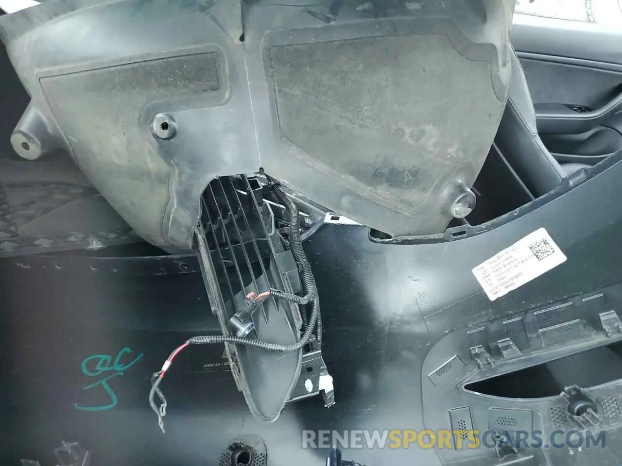 10 Photograph of a damaged car 5YJ3E1EB8LF800601 TESLA MODEL 3 2020
