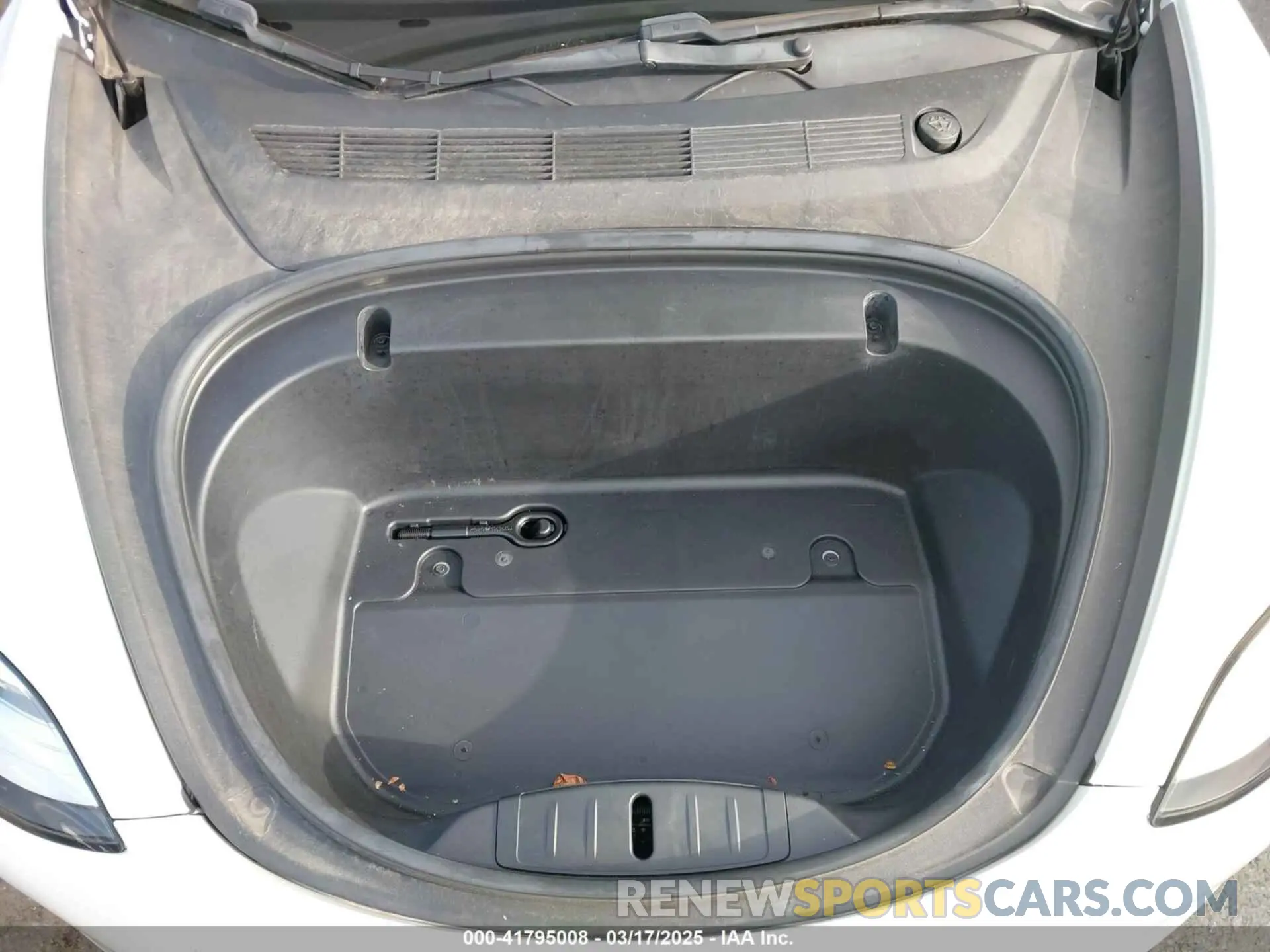 10 Photograph of a damaged car 5YJ3E1EB9LF620771 TESLA MODEL 3 2020