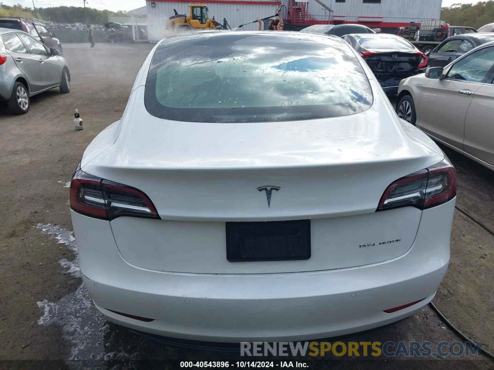 17 Photograph of a damaged car 5YJ3E1EB9LF621015 TESLA MODEL 3 2020