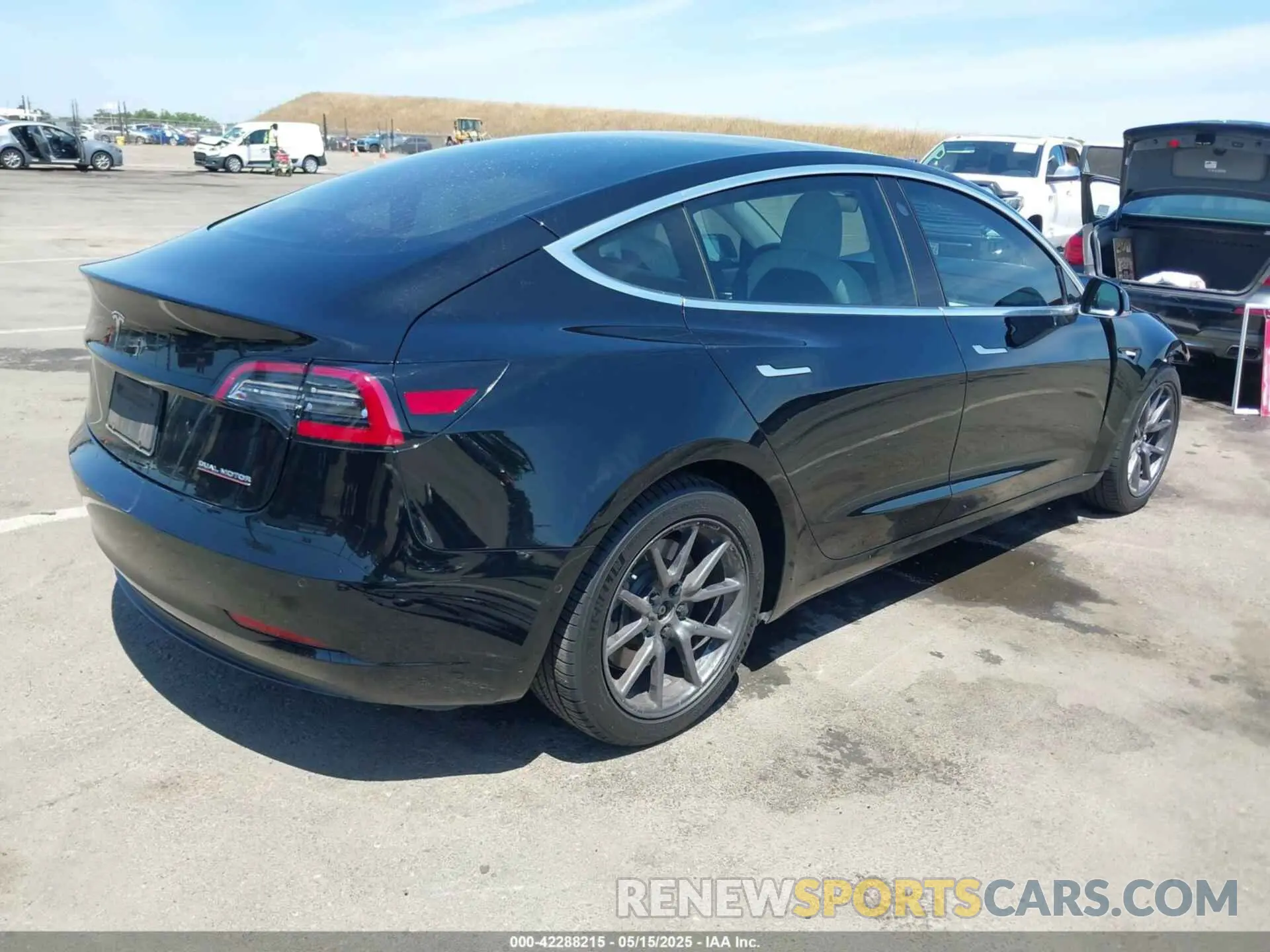 4 Photograph of a damaged car 5YJ3E1EB9LF638932 TESLA MODEL 3 2020