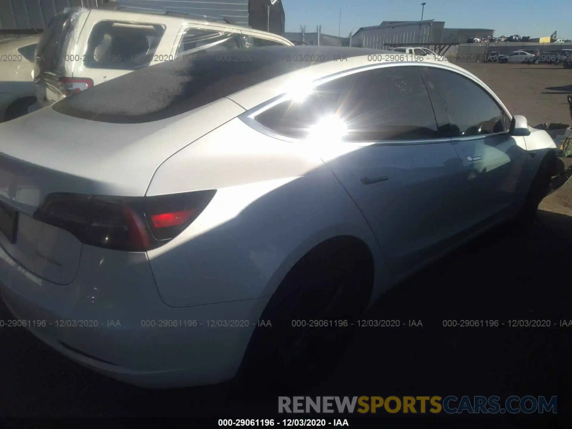 4 Photograph of a damaged car 5YJ3E1EB9LF639904 TESLA MODEL 3 2020