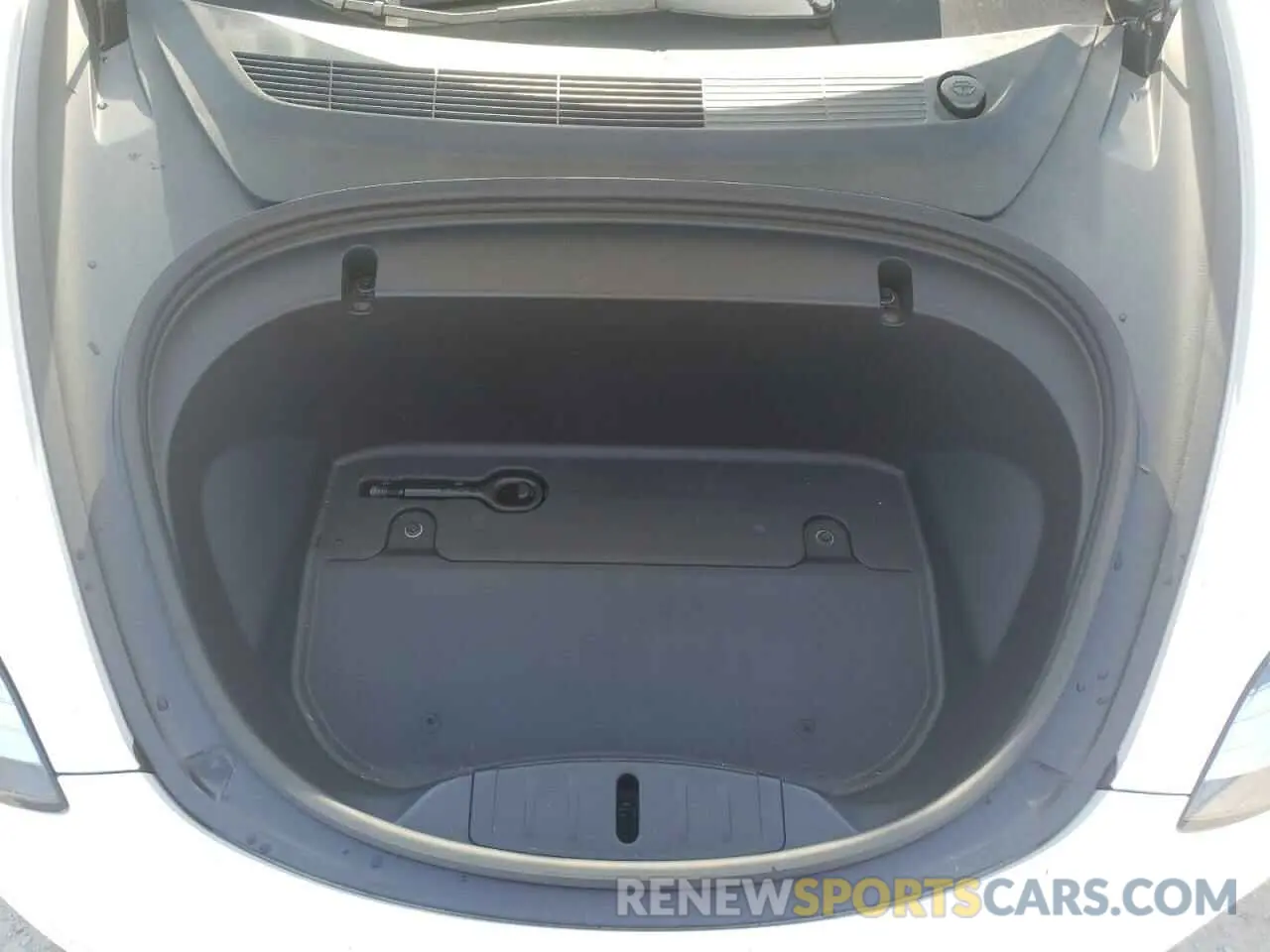 11 Photograph of a damaged car 5YJ3E1EB9LF665032 TESLA MODEL 3 2020