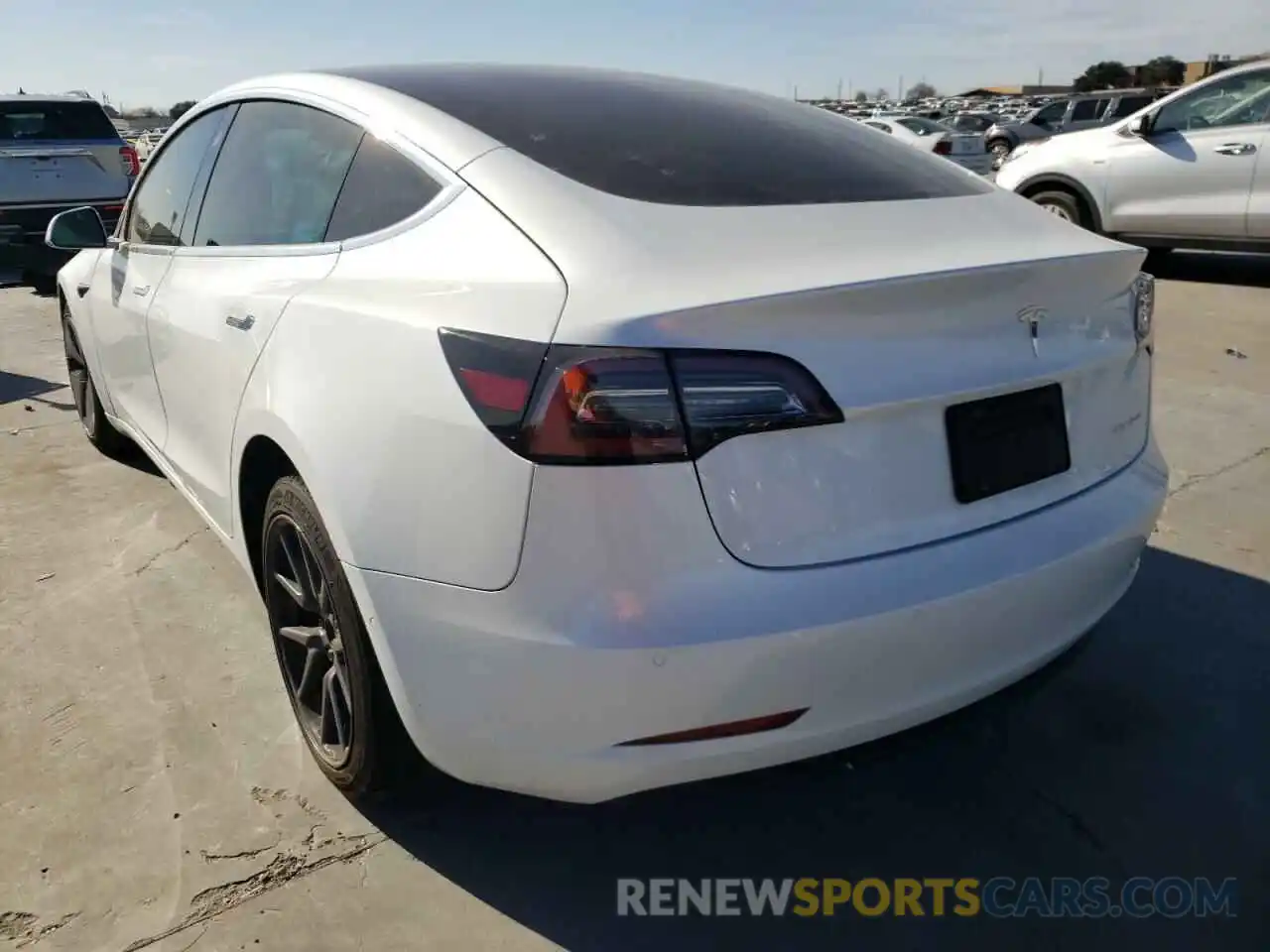 3 Photograph of a damaged car 5YJ3E1EB9LF735273 TESLA MODEL 3 2020