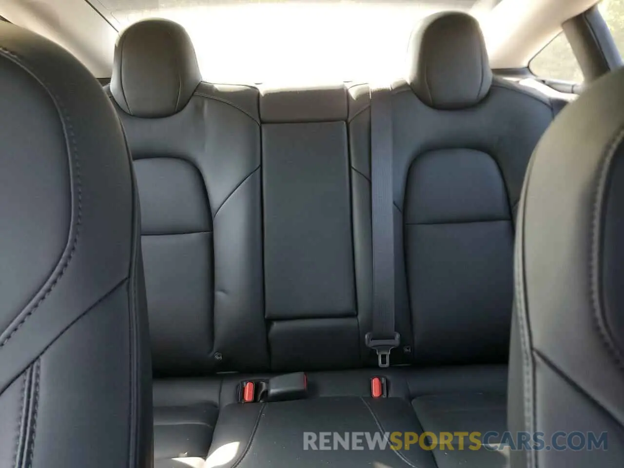10 Photograph of a damaged car 5YJ3E1EB9LF782934 TESLA MODEL 3 2020