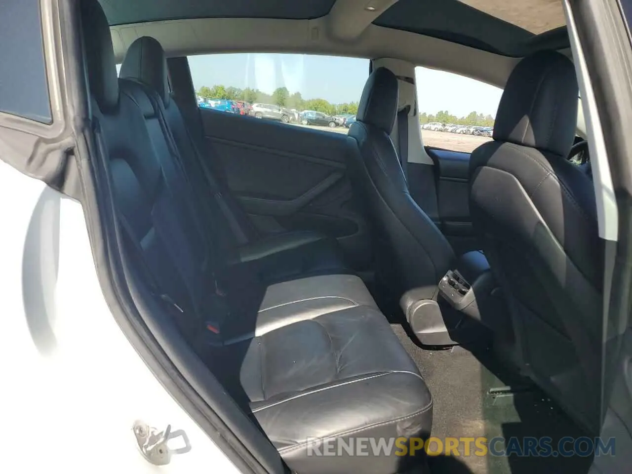 10 Photograph of a damaged car 5YJ3E1EB9LF782996 TESLA MODEL 3 2020