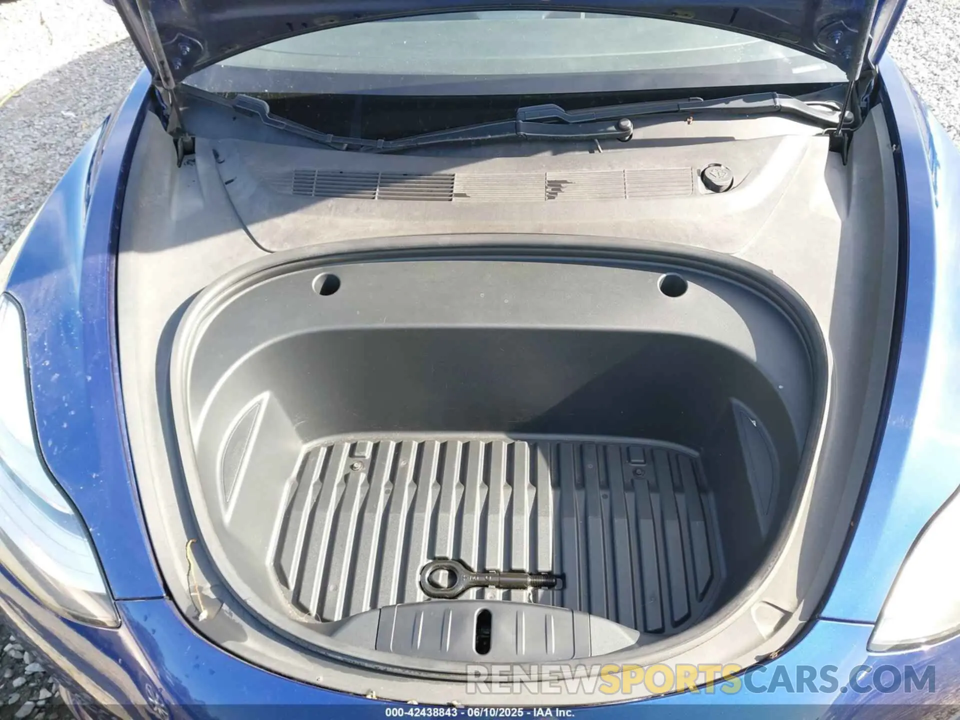 10 Photograph of a damaged car 5YJ3E1EB9LF800400 TESLA MODEL 3 2020
