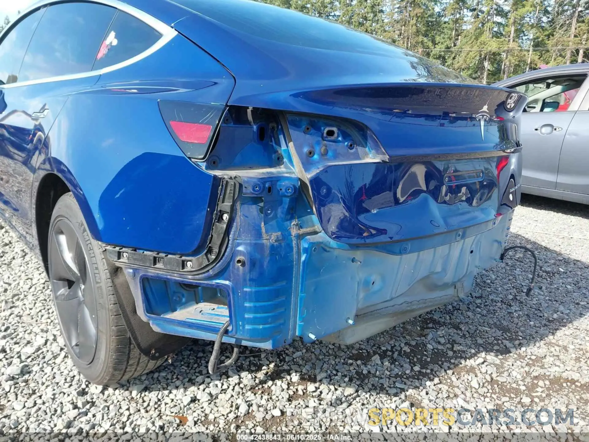 6 Photograph of a damaged car 5YJ3E1EB9LF800400 TESLA MODEL 3 2020