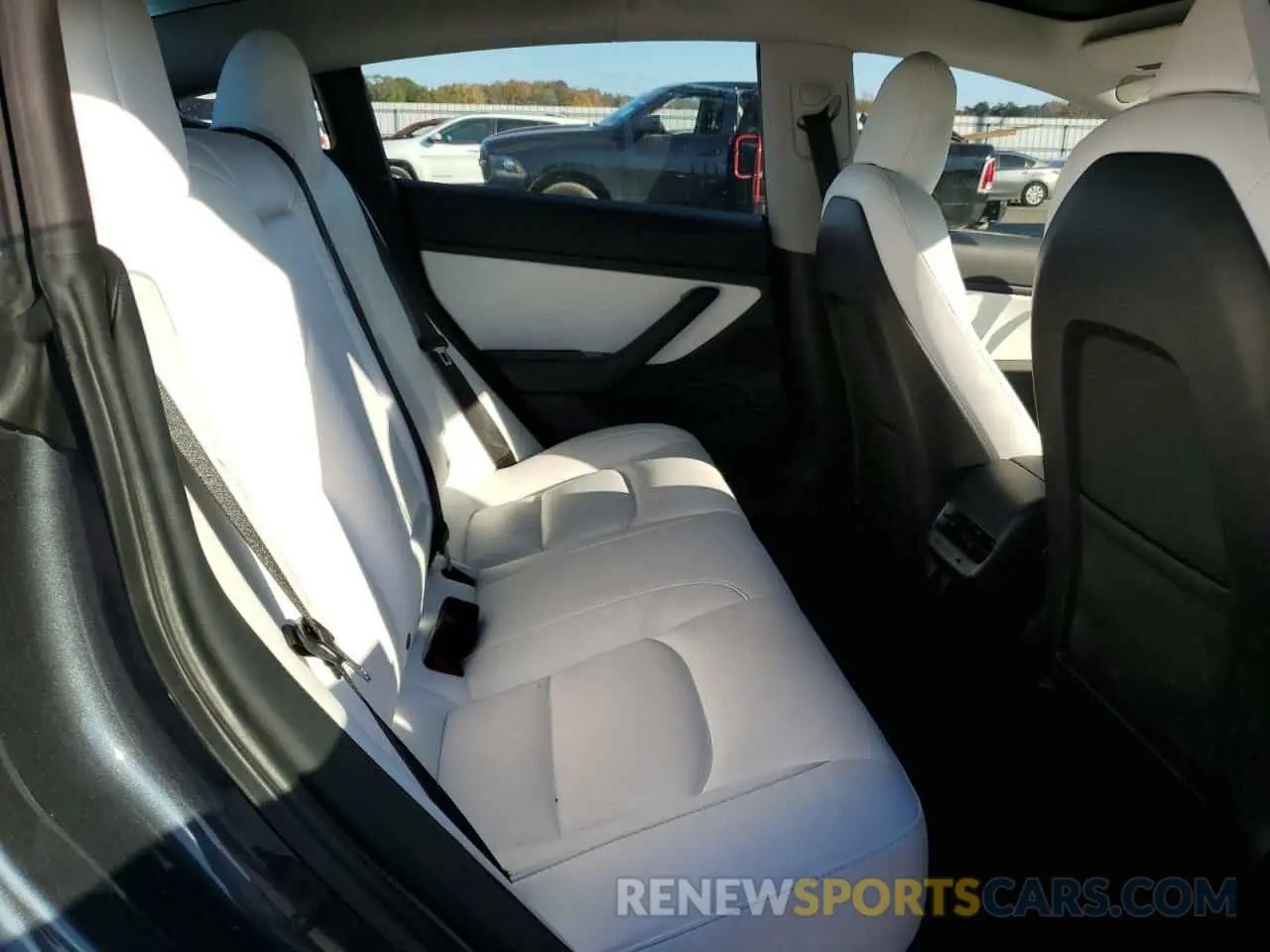 10 Photograph of a damaged car 5YJ3E1EBXLF639152 TESLA MODEL 3 2020