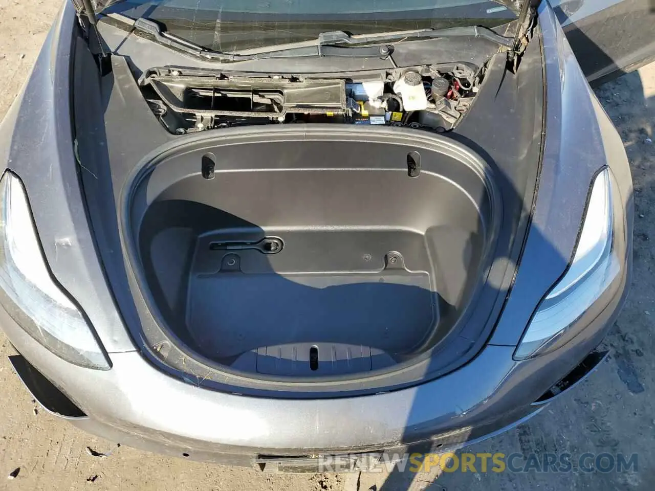 11 Photograph of a damaged car 5YJ3E1EBXLF639152 TESLA MODEL 3 2020