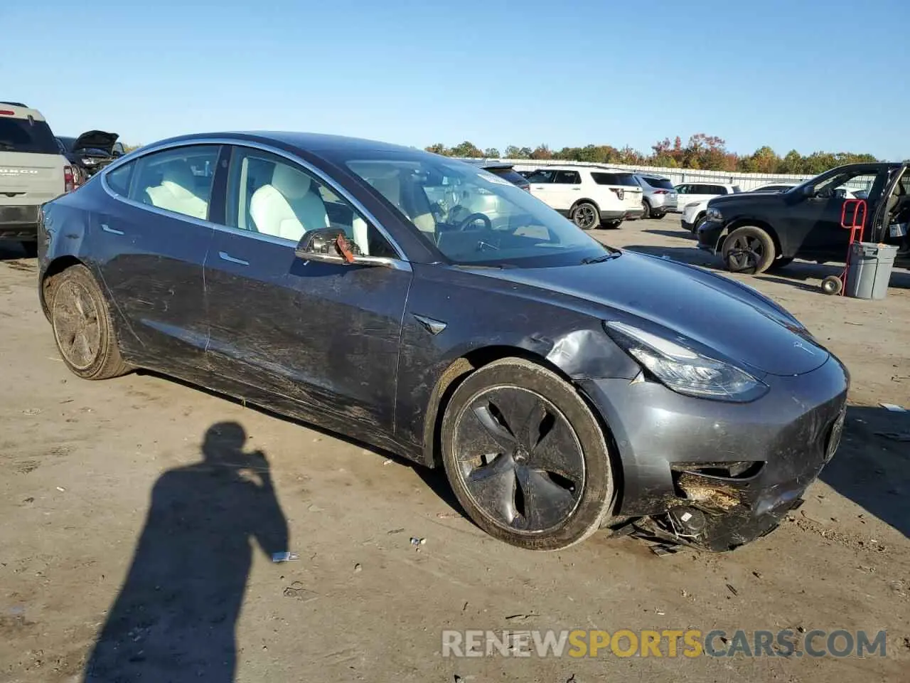 4 Photograph of a damaged car 5YJ3E1EBXLF639152 TESLA MODEL 3 2020