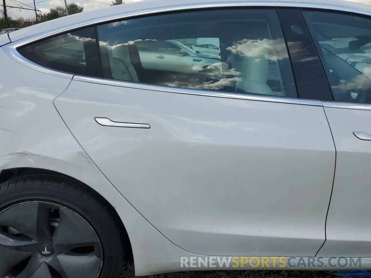 10 Photograph of a damaged car 5YJ3E1EBXLF639667 TESLA MODEL 3 2020