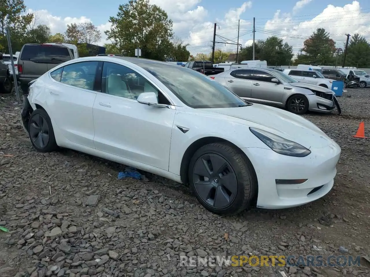 4 Photograph of a damaged car 5YJ3E1EBXLF639667 TESLA MODEL 3 2020