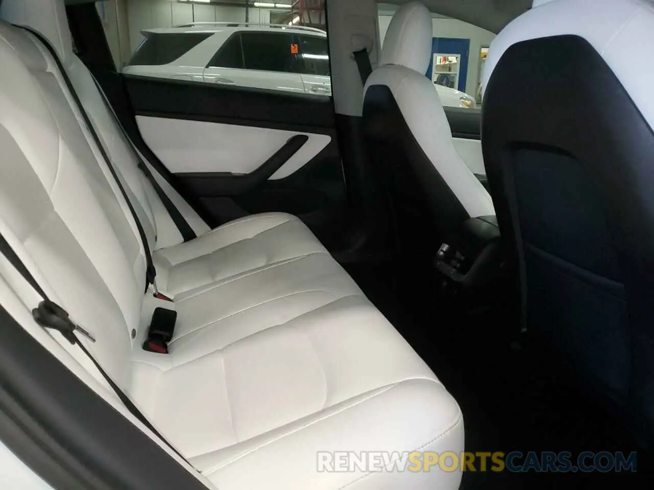 10 Photograph of a damaged car 5YJ3E1EBXLF639670 TESLA MODEL 3 2020