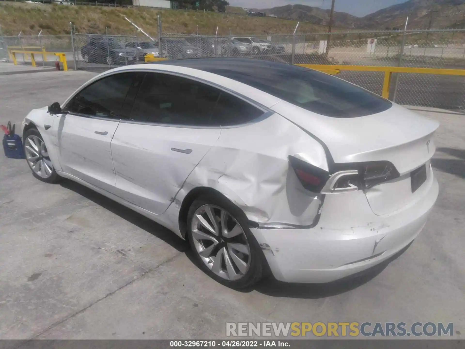 3 Photograph of a damaged car 5YJ3E1EBXLF640642 TESLA MODEL 3 2020