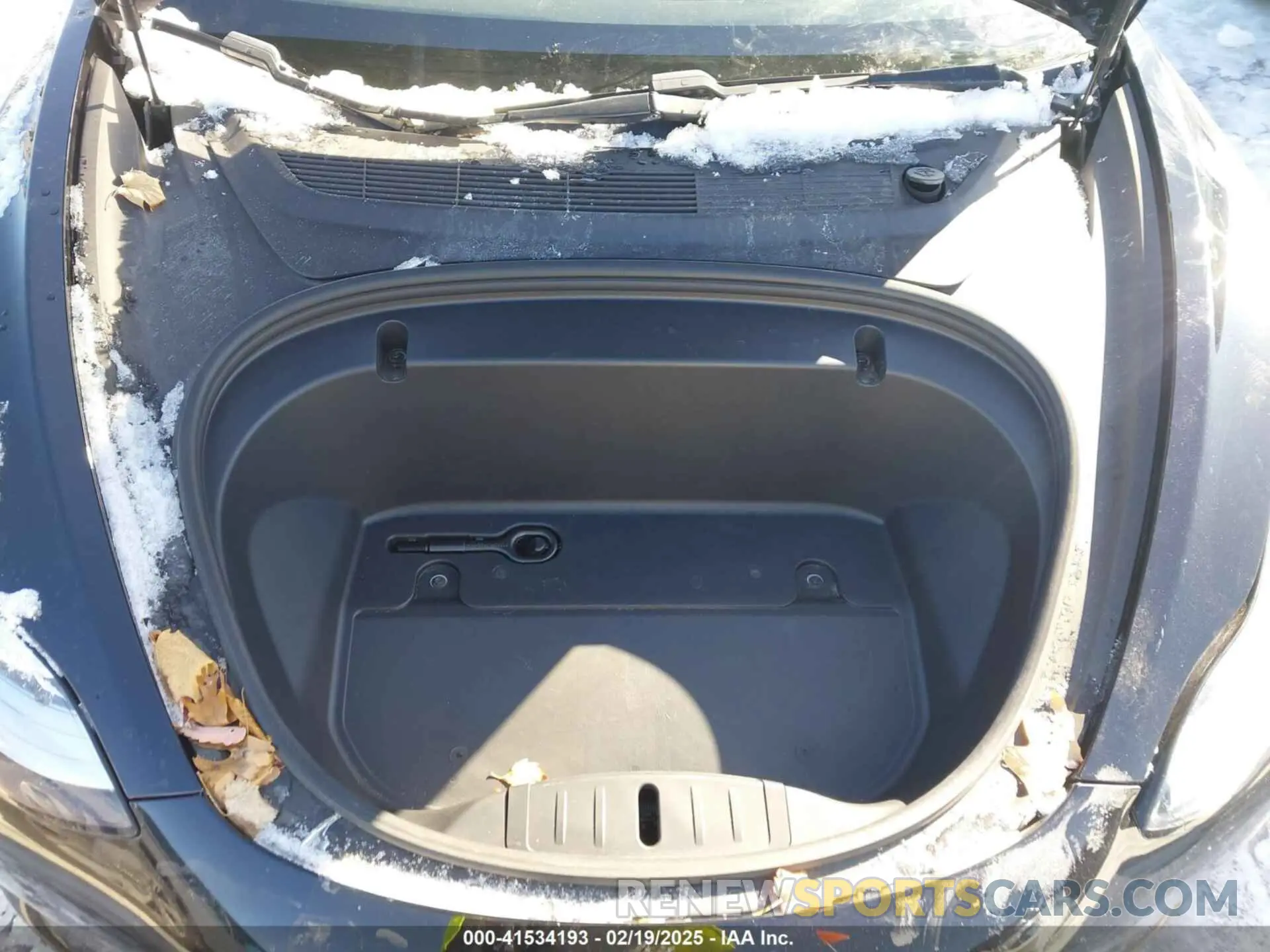 10 Photograph of a damaged car 5YJ3E1EBXLF710463 TESLA MODEL 3 2020