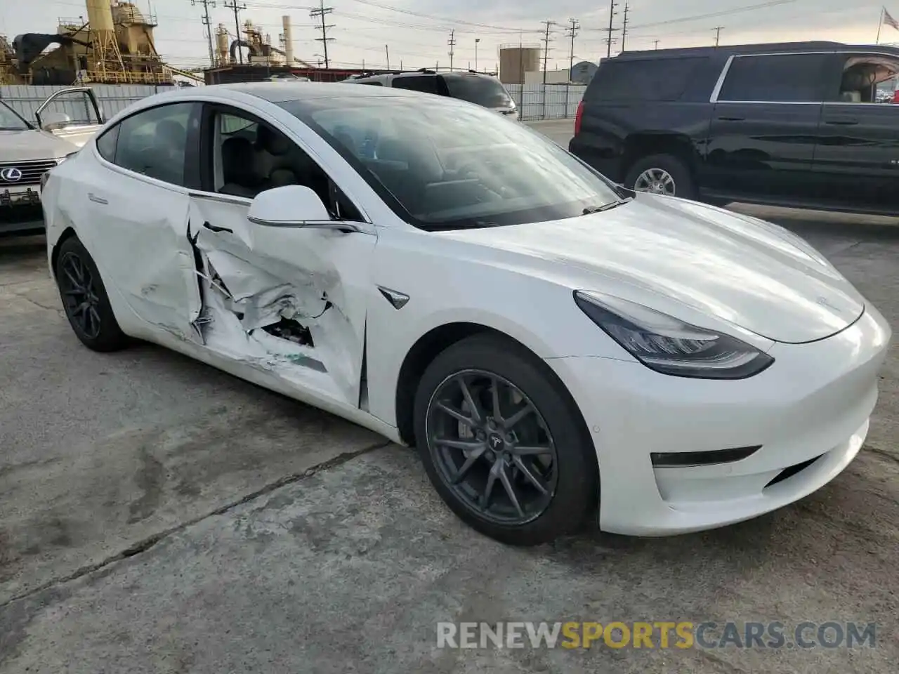 4 Photograph of a damaged car 5YJ3E1EBXLF746475 TESLA MODEL 3 2020