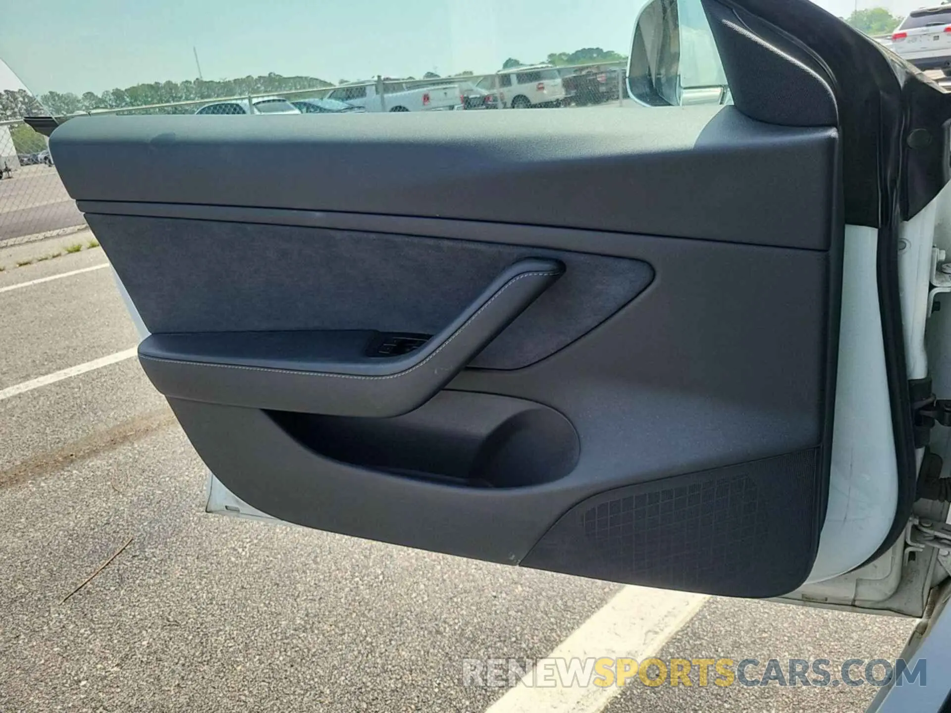 24 Photograph of a damaged car 5YJ3E1EBXLF795045 TESLA MODEL 3 2020
