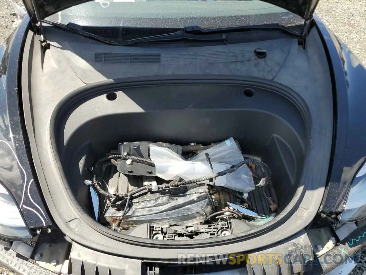11 Photograph of a damaged car 5YJ3E1EBXLF795689 TESLA MODEL 3 2020