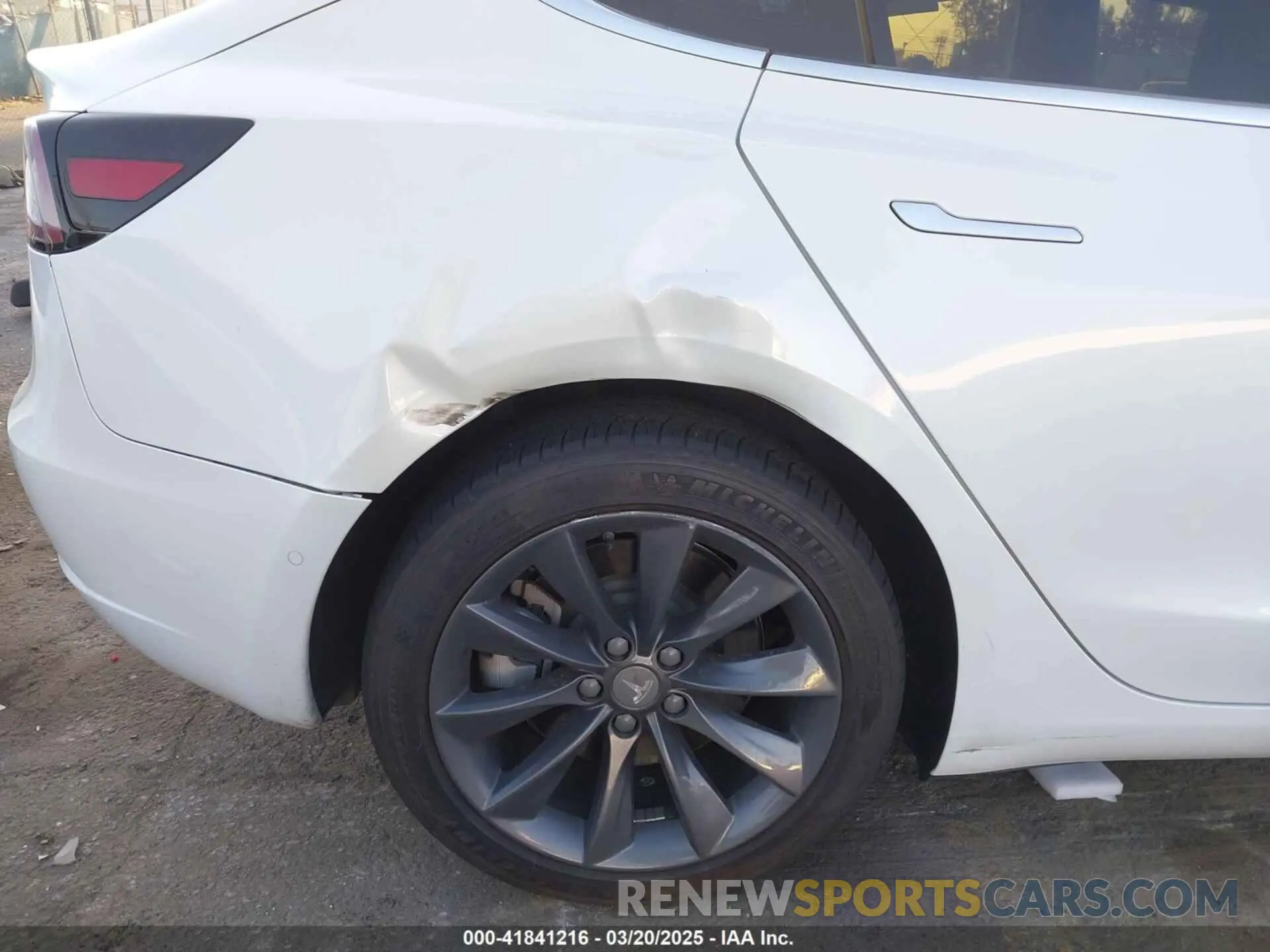 21 Photograph of a damaged car 5YJ3E1EC1LF602516 TESLA MODEL 3 2020