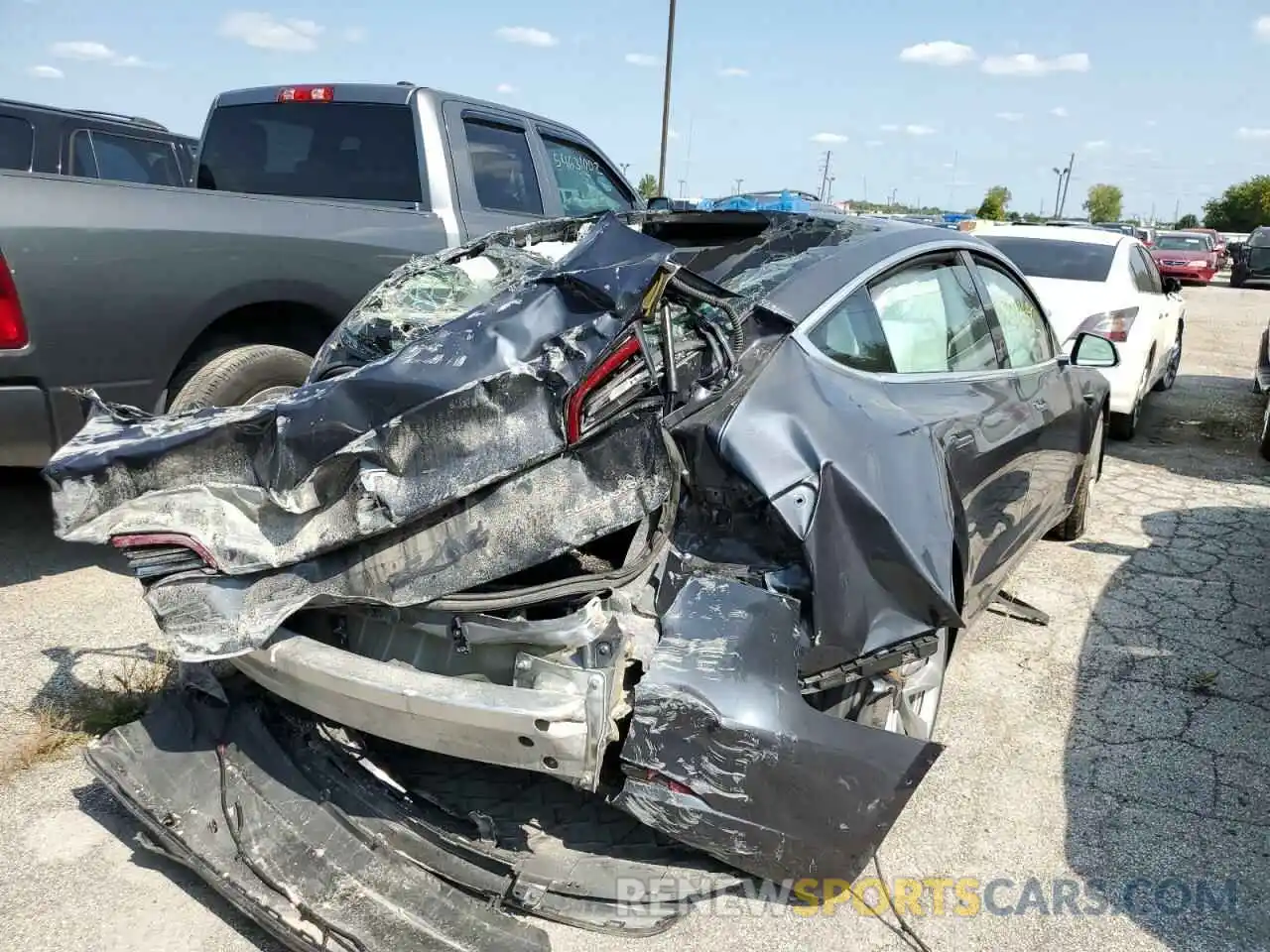 4 Photograph of a damaged car 5YJ3E1EC2LF586701 TESLA MODEL 3 2020