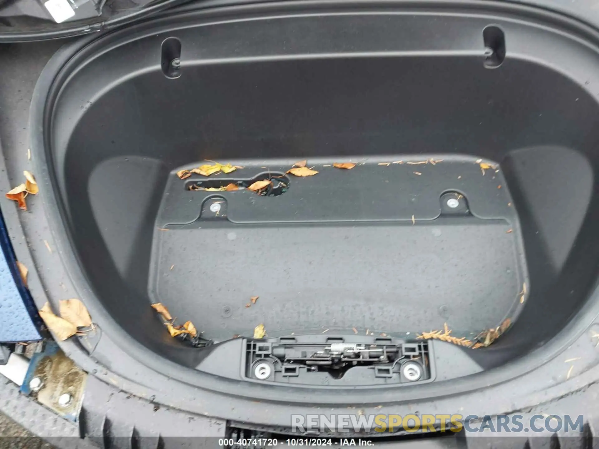10 Photograph of a damaged car 5YJ3E1EC2LF586889 TESLA MODEL 3 2020