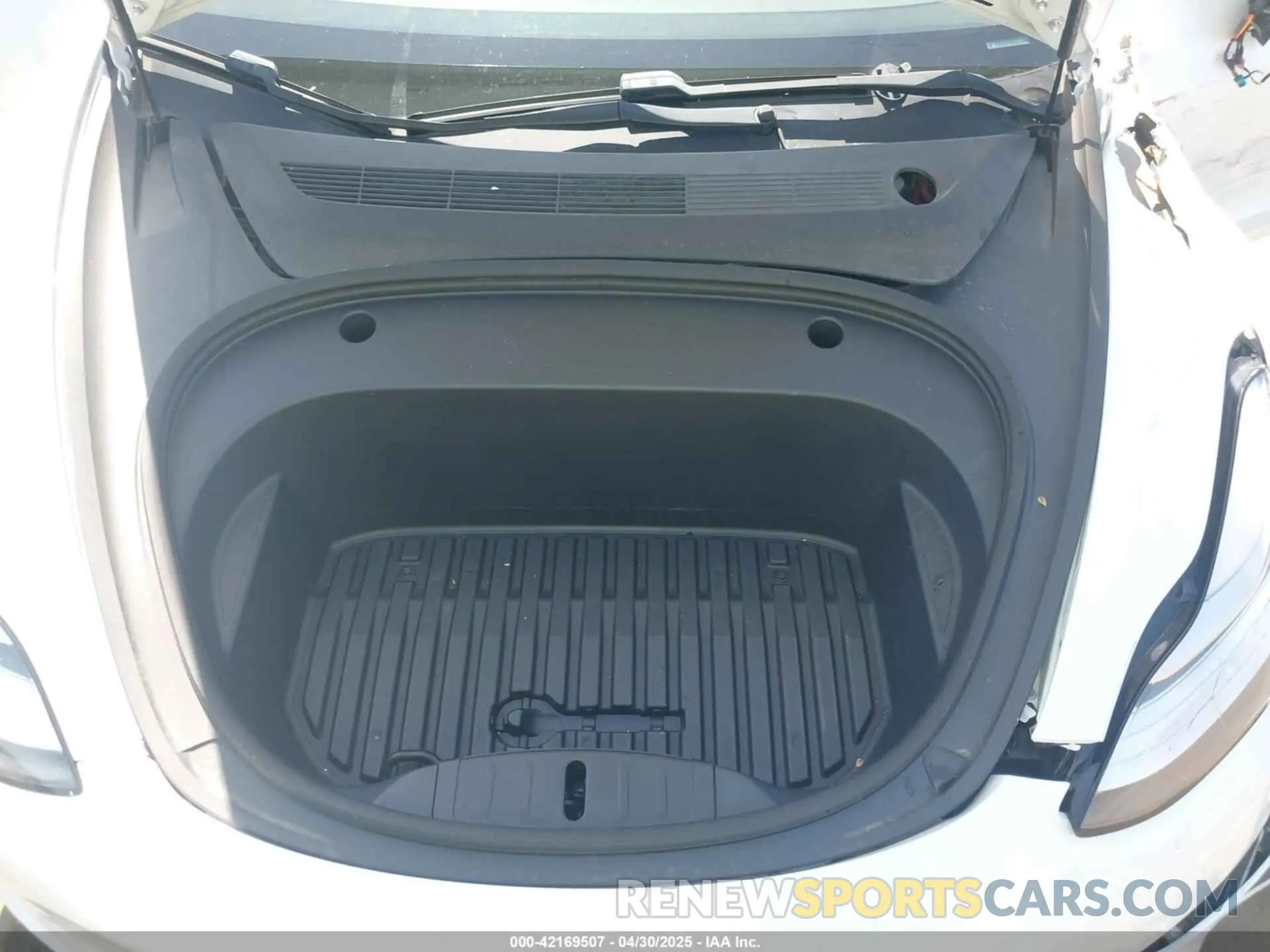 10 Photograph of a damaged car 5YJ3E1EC2LF601990 TESLA MODEL 3 2020
