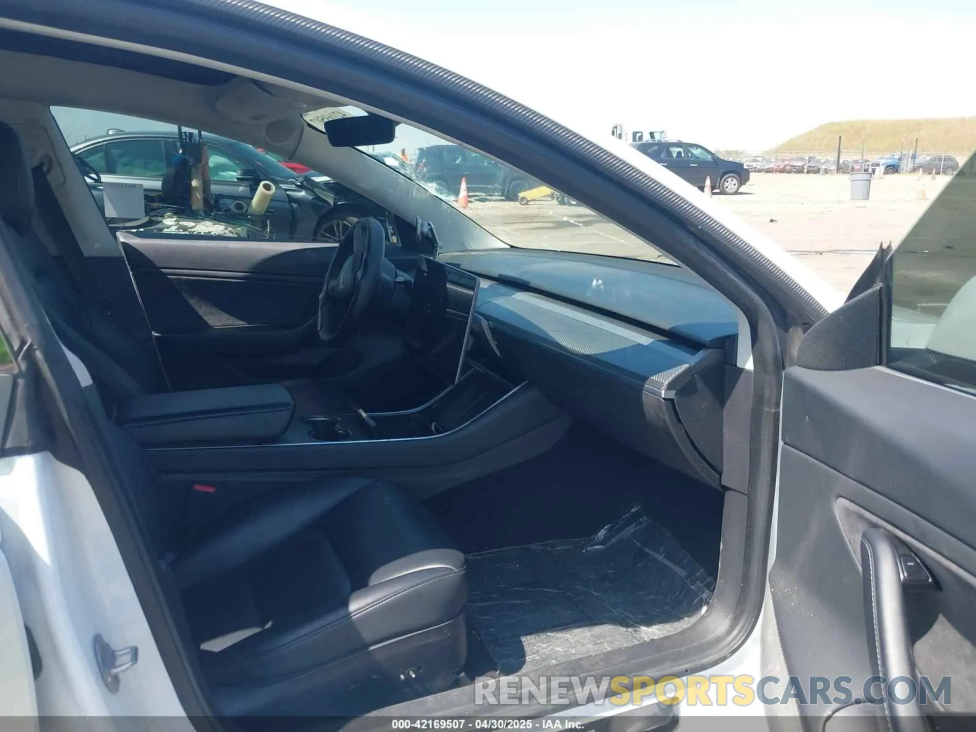 5 Photograph of a damaged car 5YJ3E1EC2LF601990 TESLA MODEL 3 2020