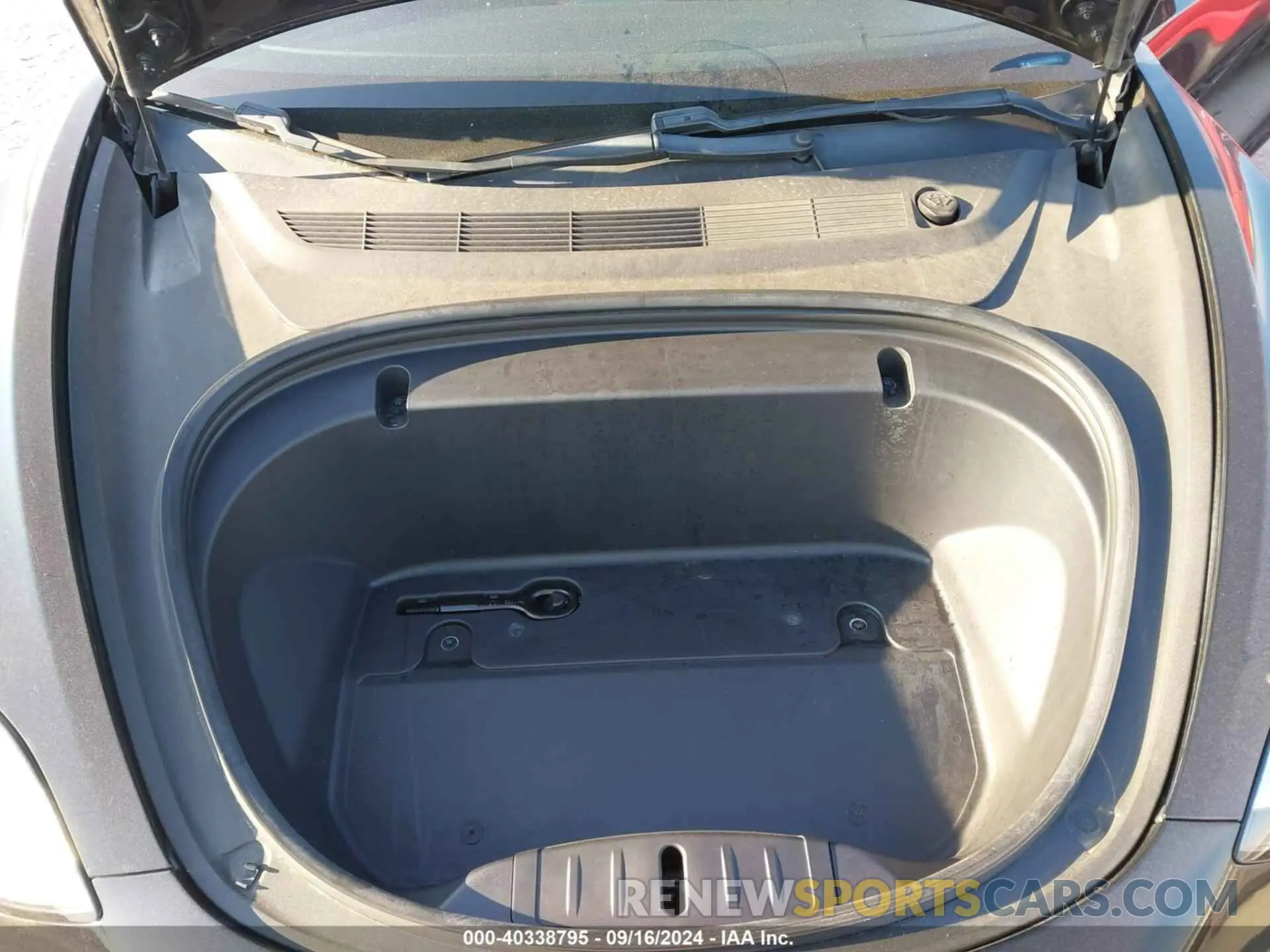 10 Photograph of a damaged car 5YJ3E1EC2LF602850 TESLA MODEL 3 2020