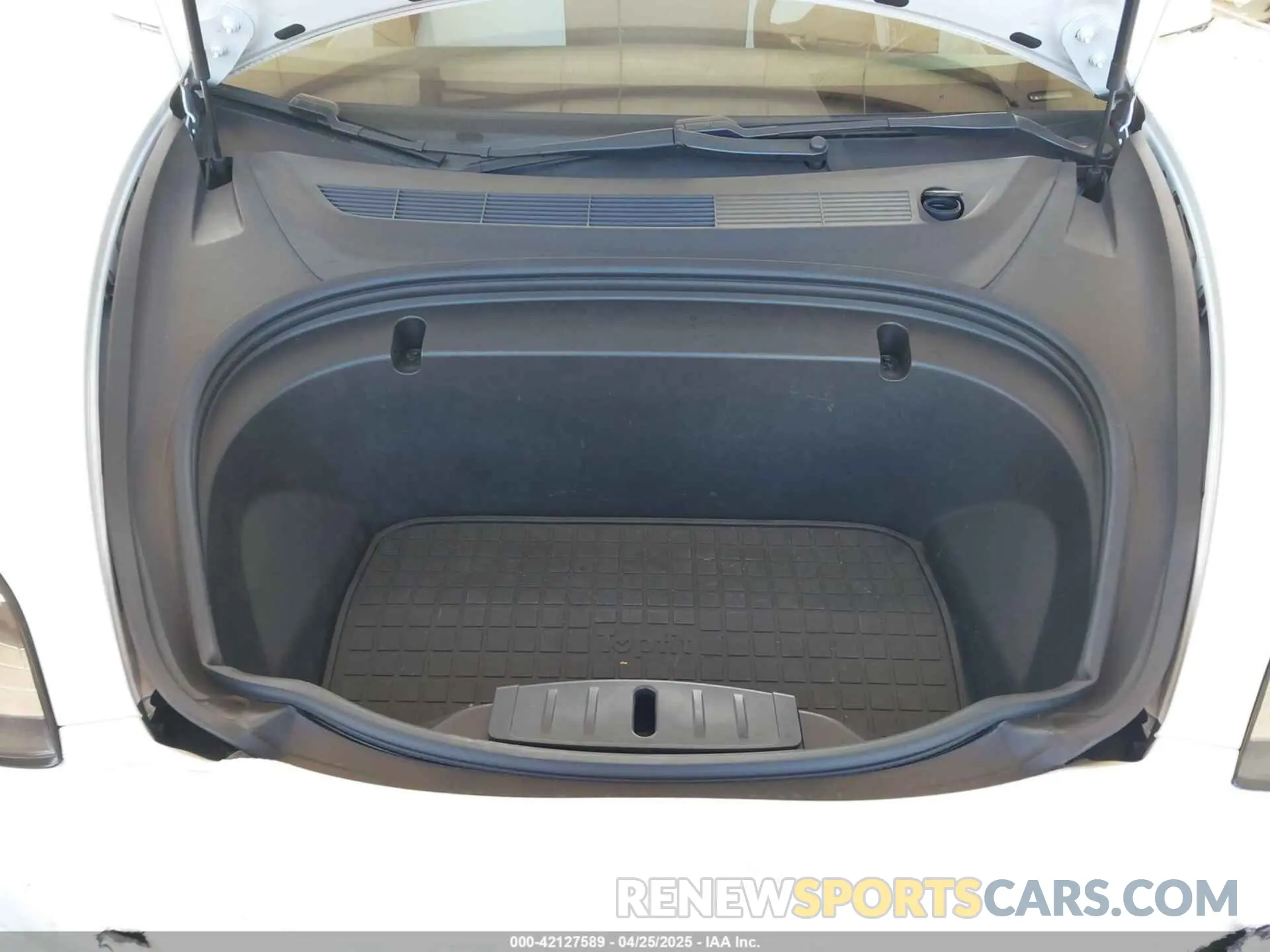 10 Photograph of a damaged car 5YJ3E1EC2LF624900 TESLA MODEL 3 2020