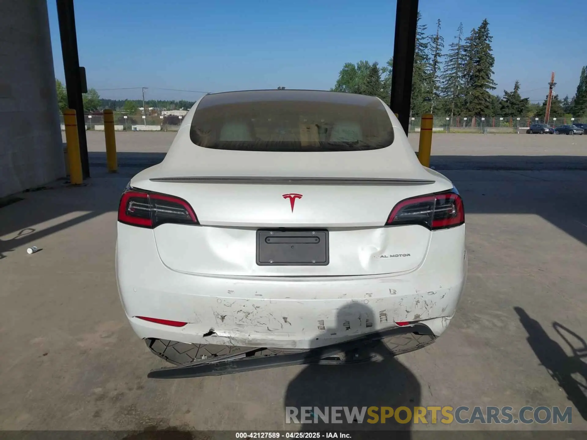 16 Photograph of a damaged car 5YJ3E1EC2LF624900 TESLA MODEL 3 2020