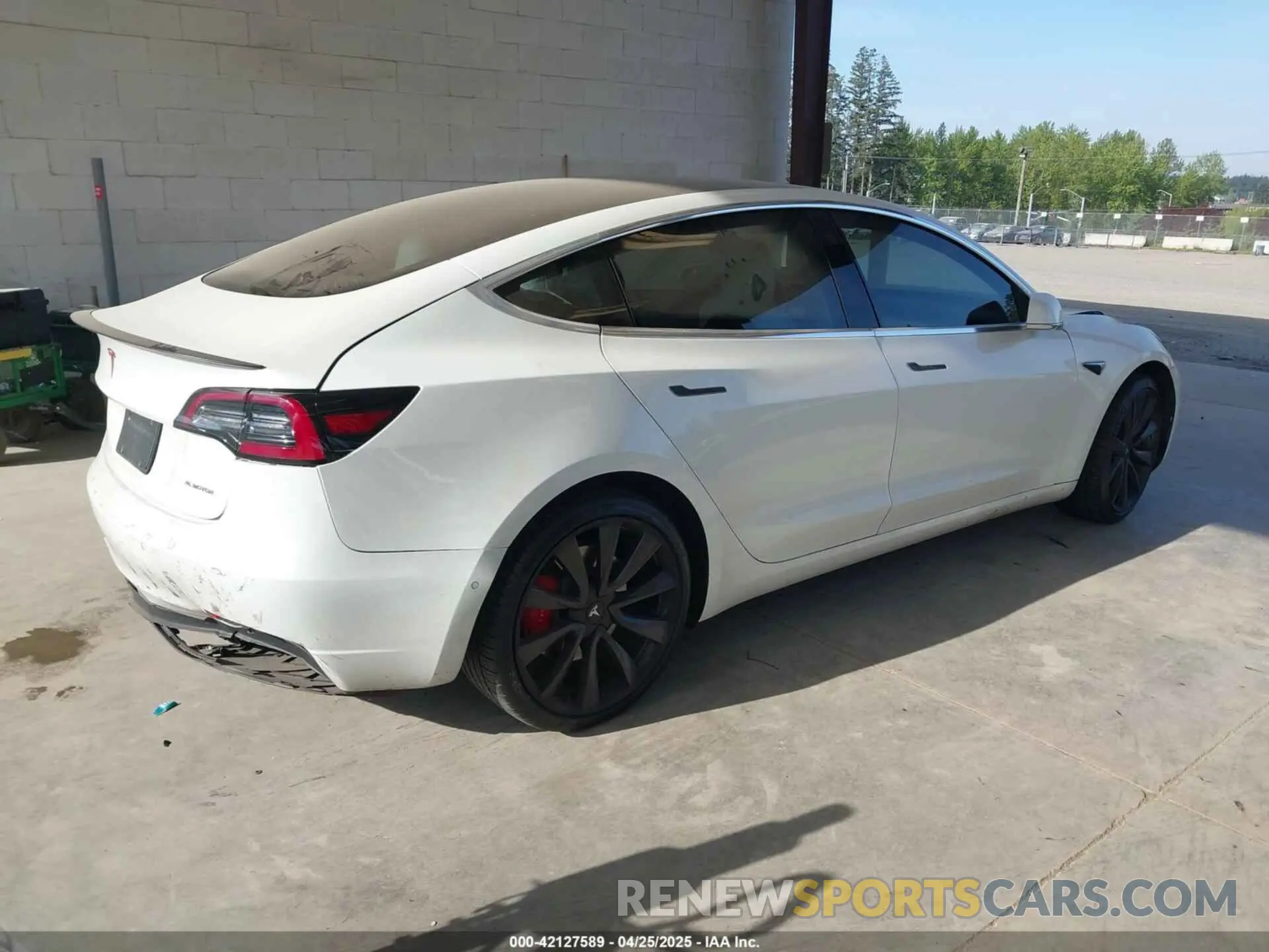 4 Photograph of a damaged car 5YJ3E1EC2LF624900 TESLA MODEL 3 2020